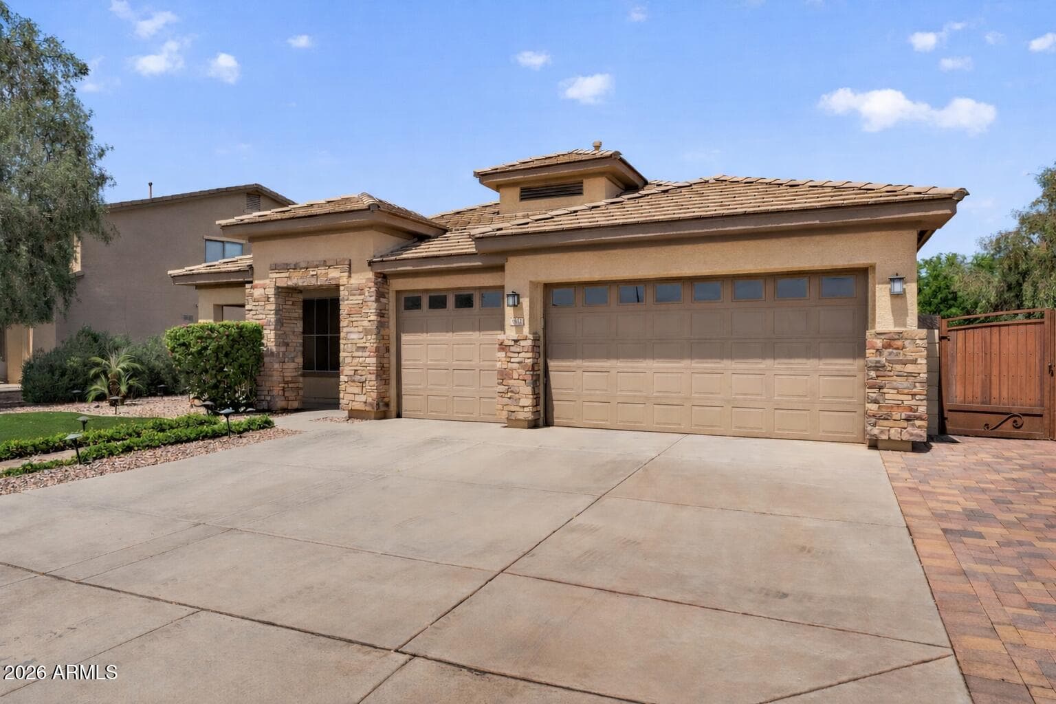 8812 W Myrtle Ave — photo 2