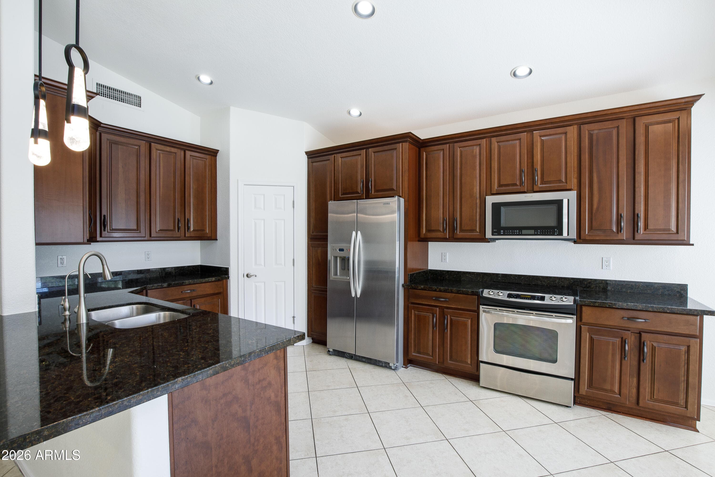 4223 E Molly Ln — photo 2