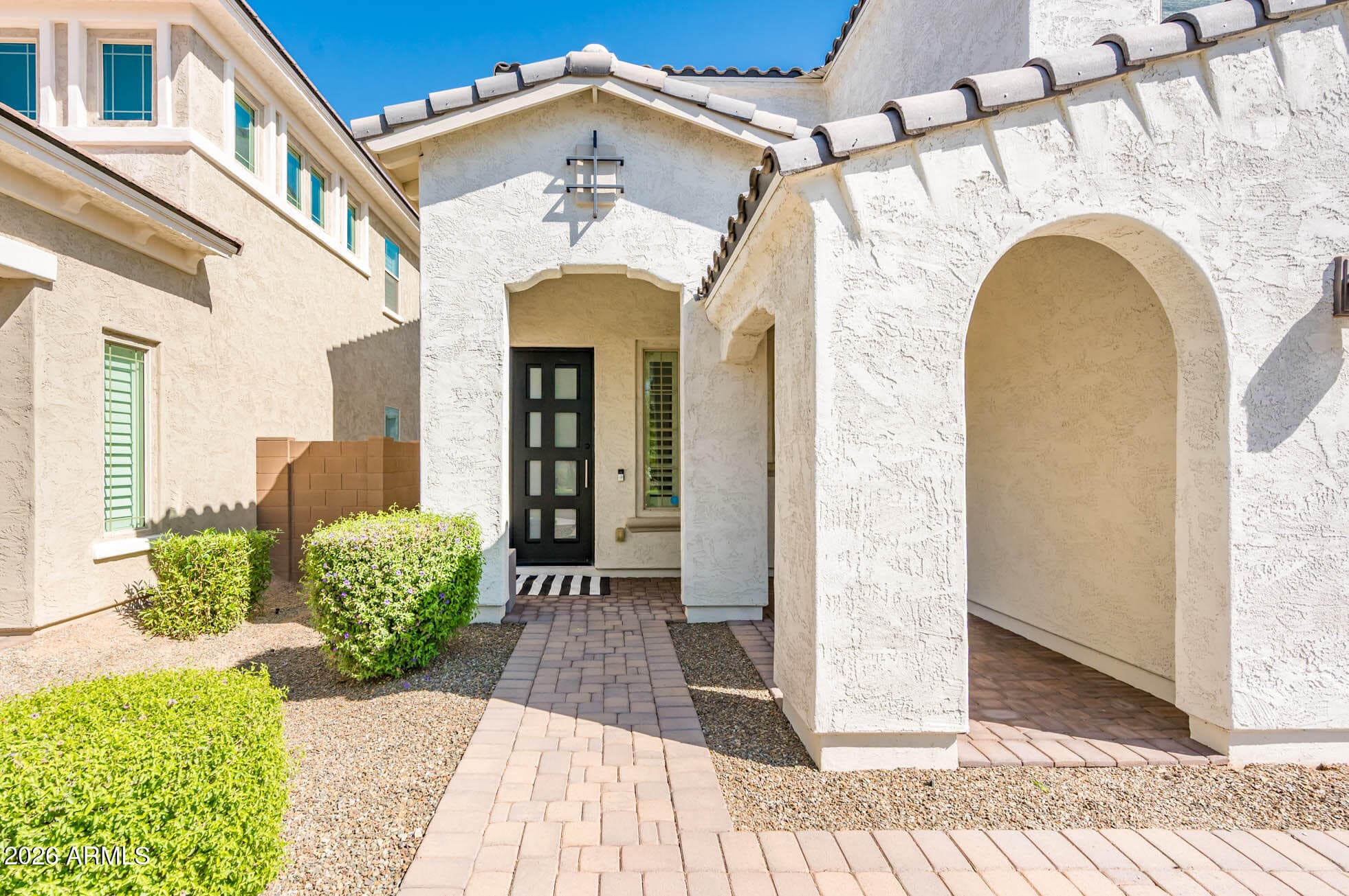 3520 E Crest Ln — photo 2