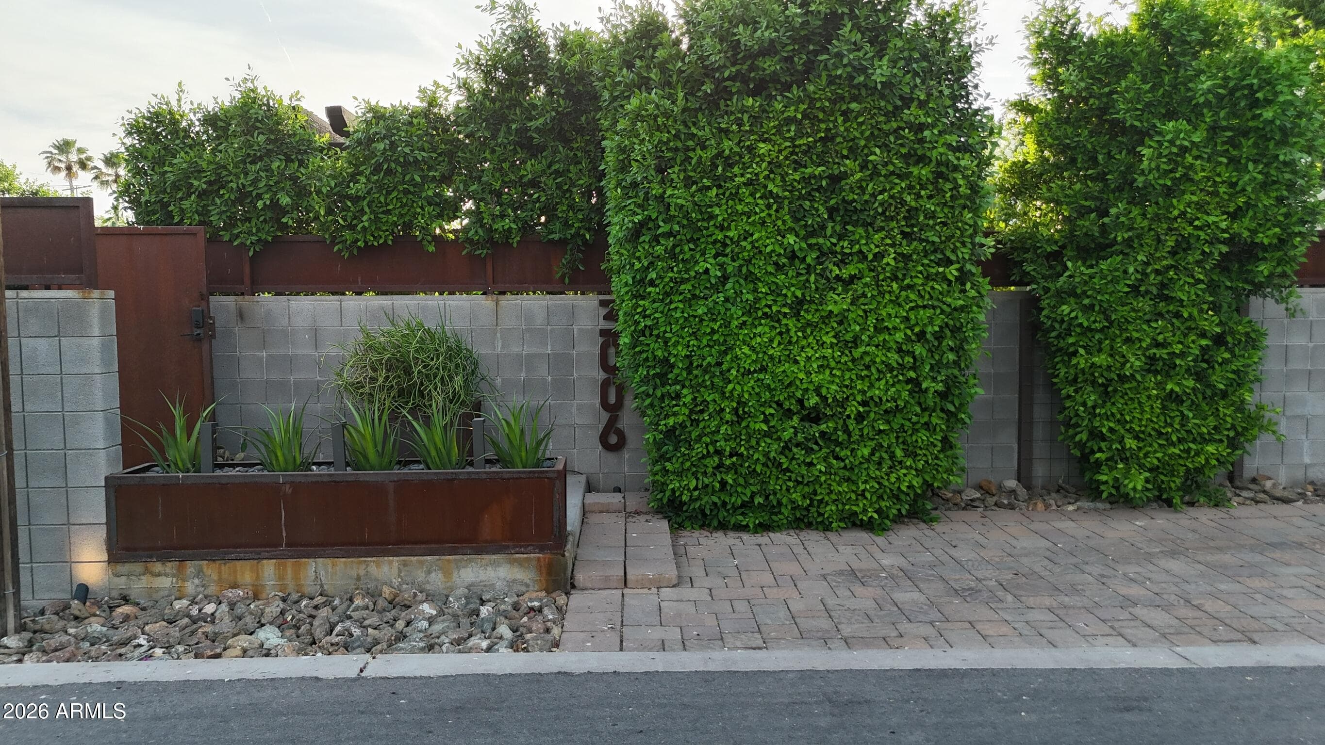 3007 N 56th St — photo 2