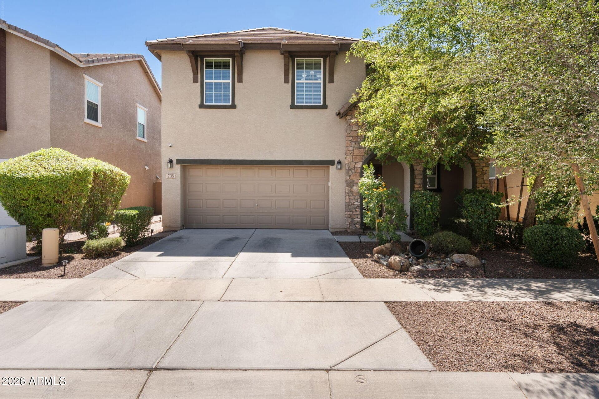 735 E Gary Ln — photo 1