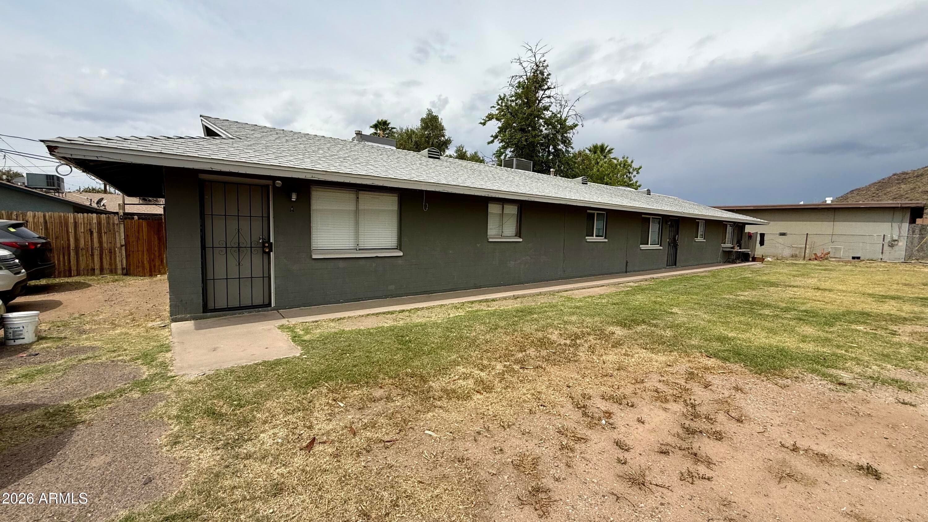 1638 W Desert Cove W Ave b — photo 1