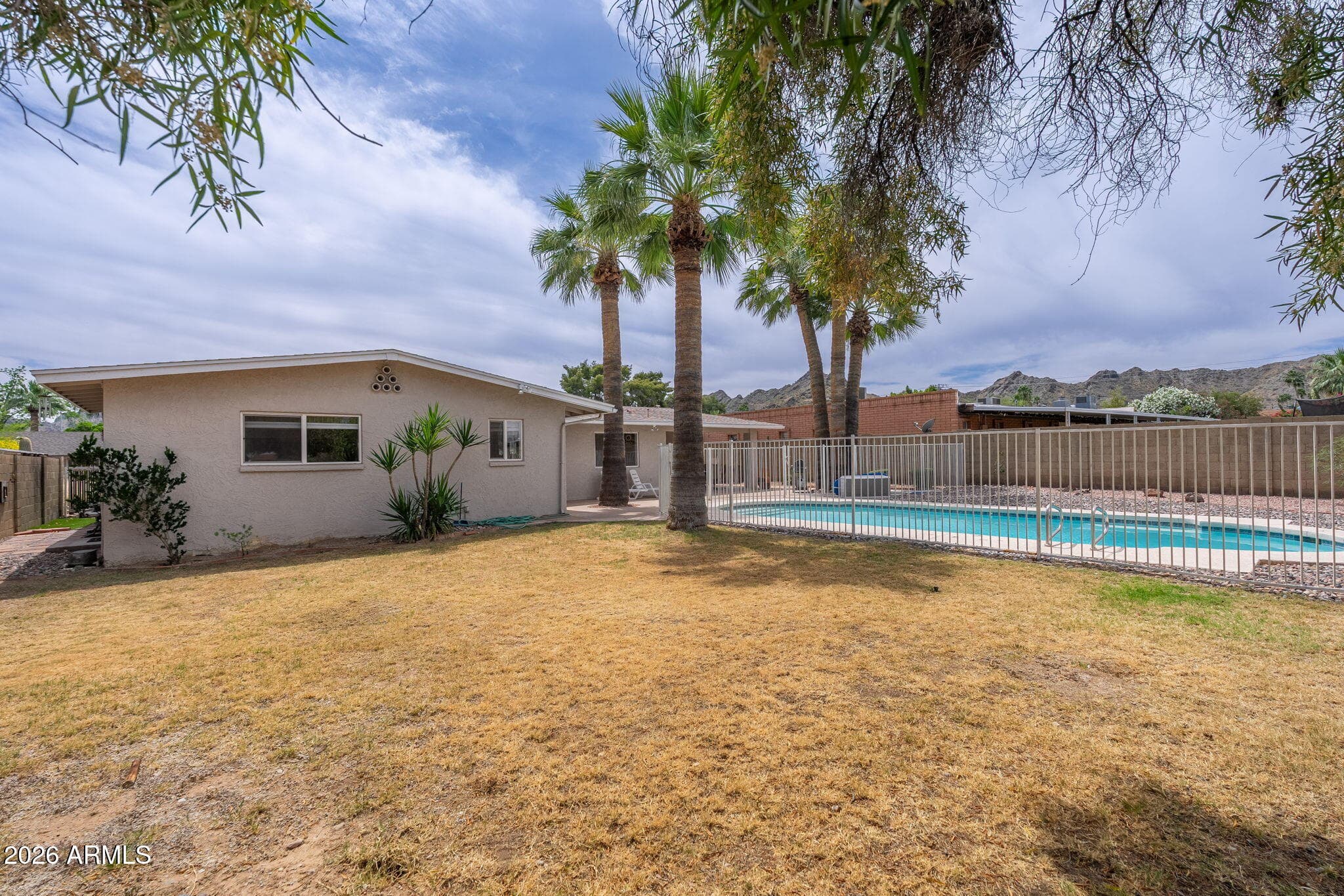 2426 E Sahuaro Dr — photo 38