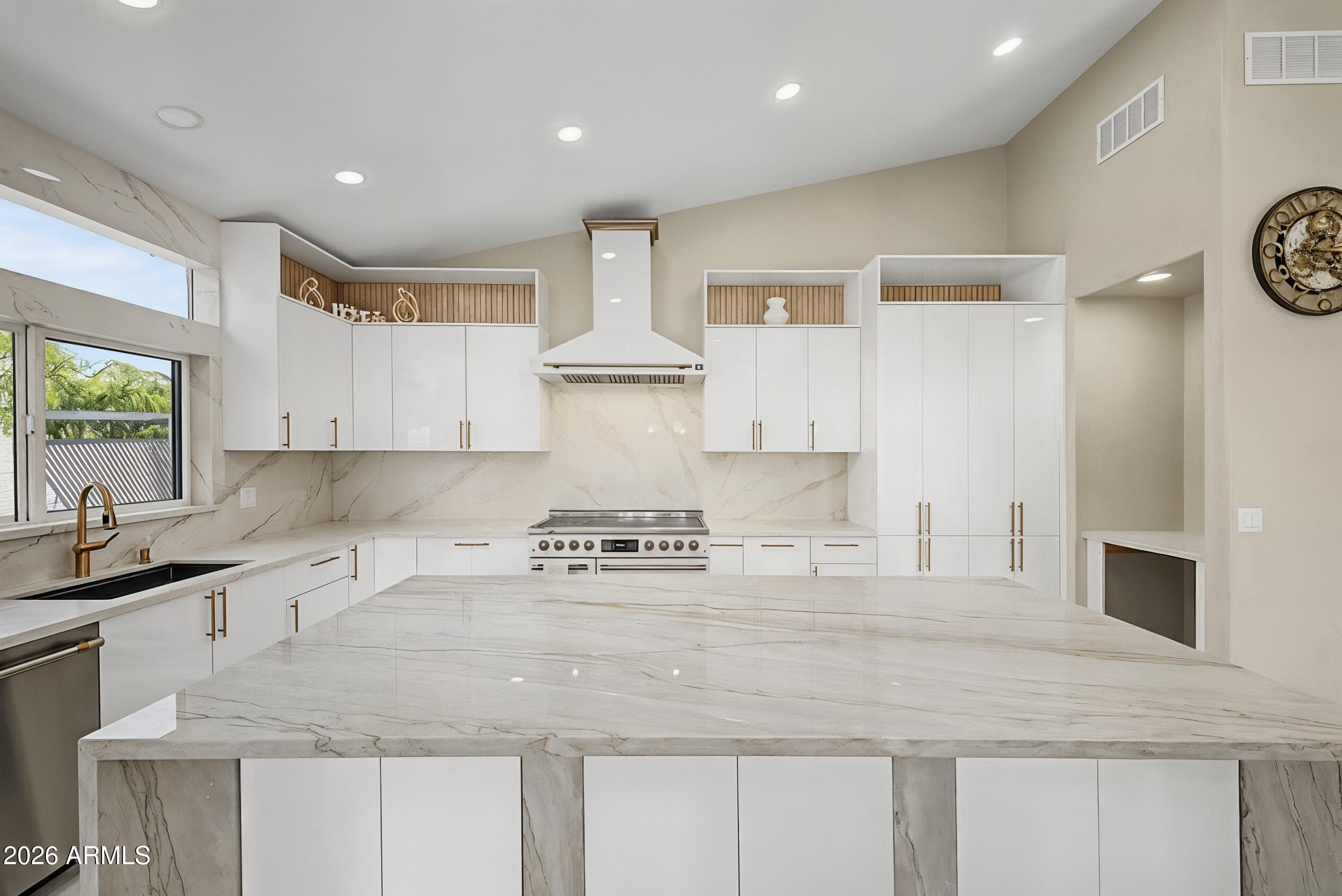 1732 W Commerce Ave — photo 1