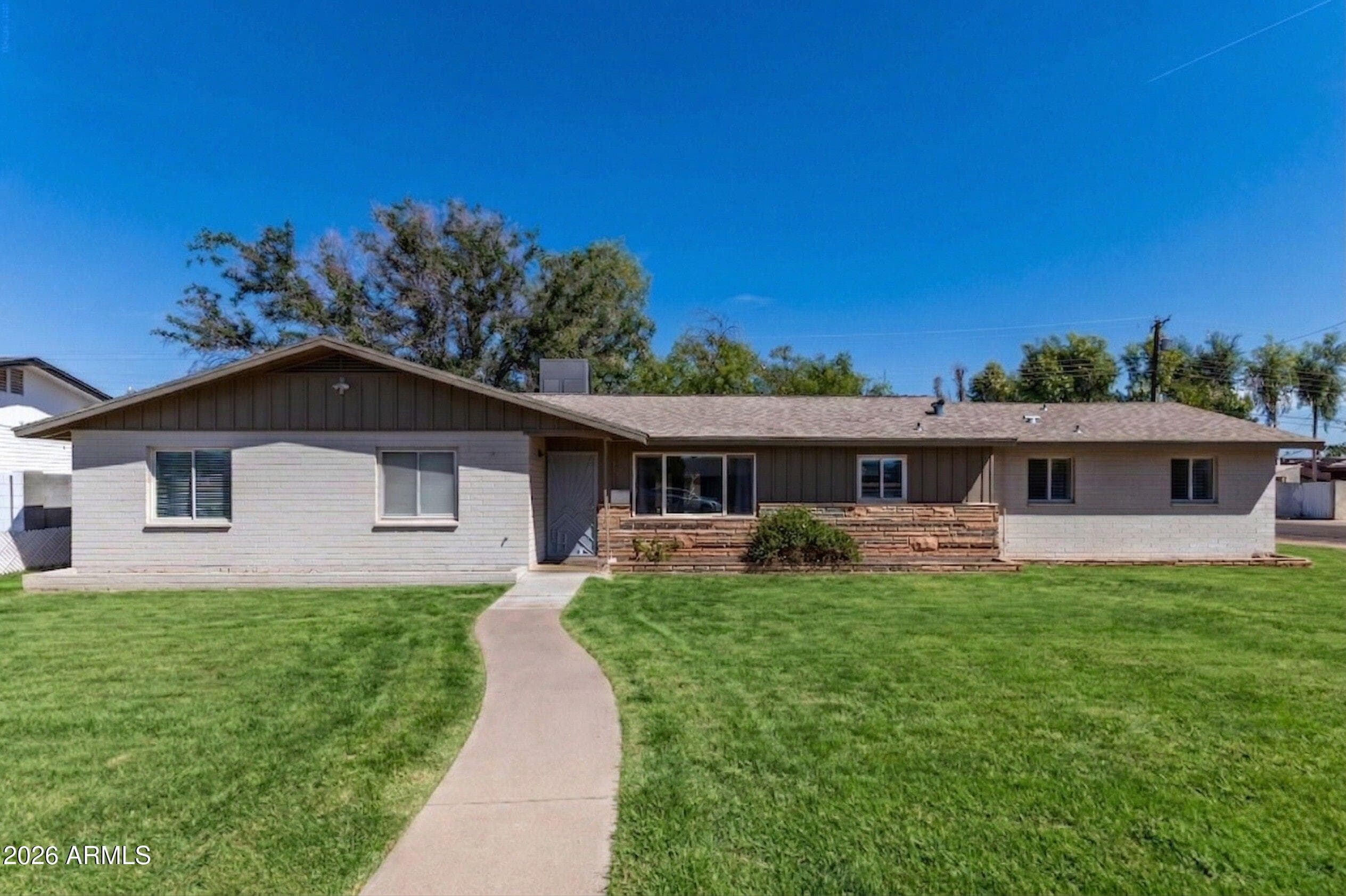 136 E Palmcroft Dr — photo 1