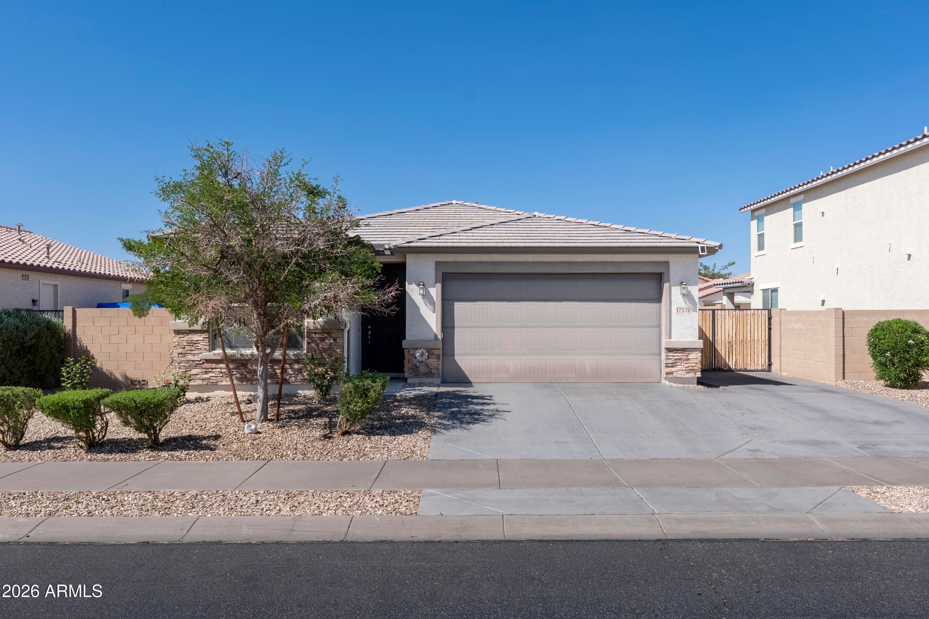 17576 W Desert Bloom St — photo 2