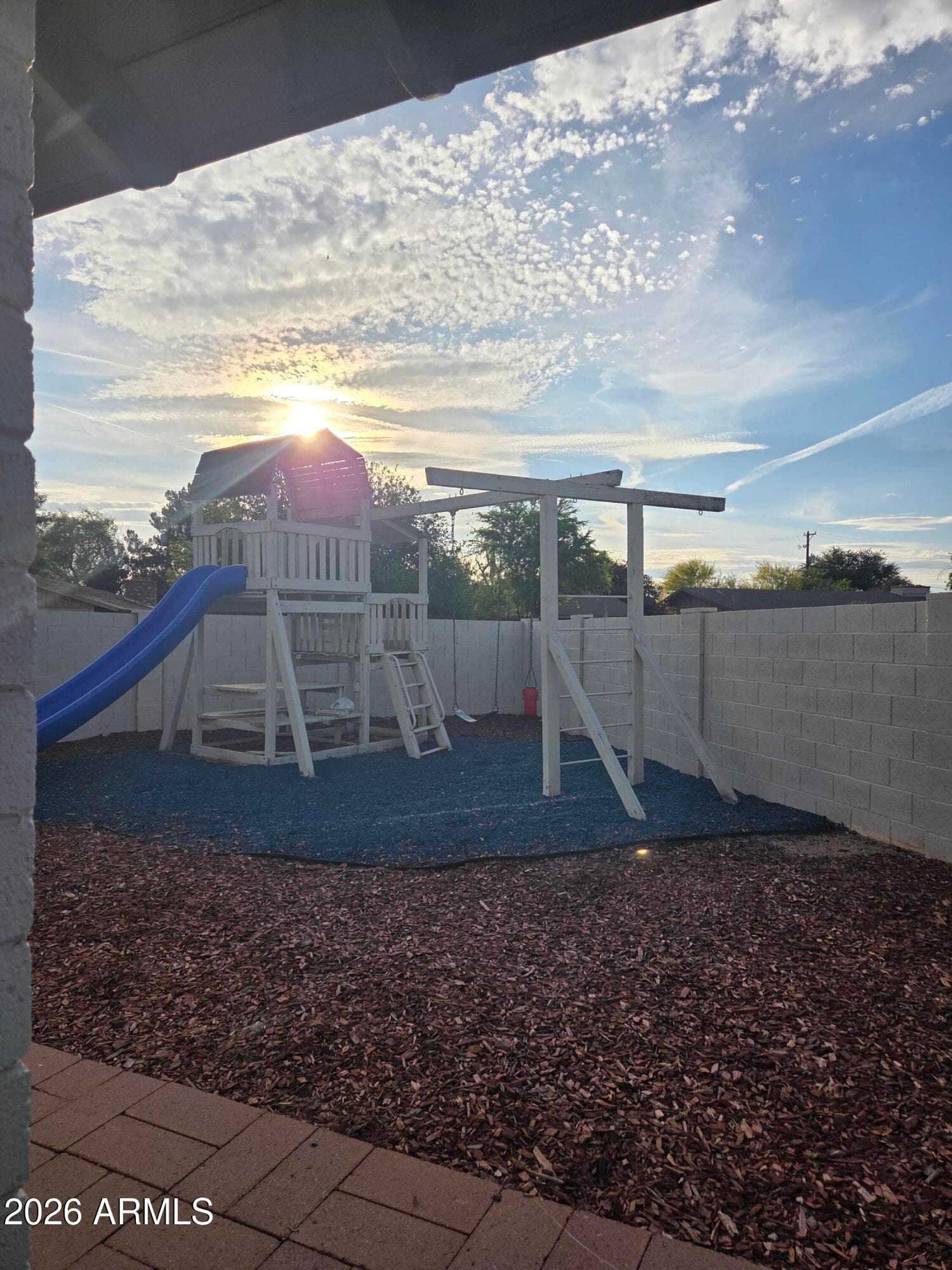 1010 E 6th Pl — photo 31