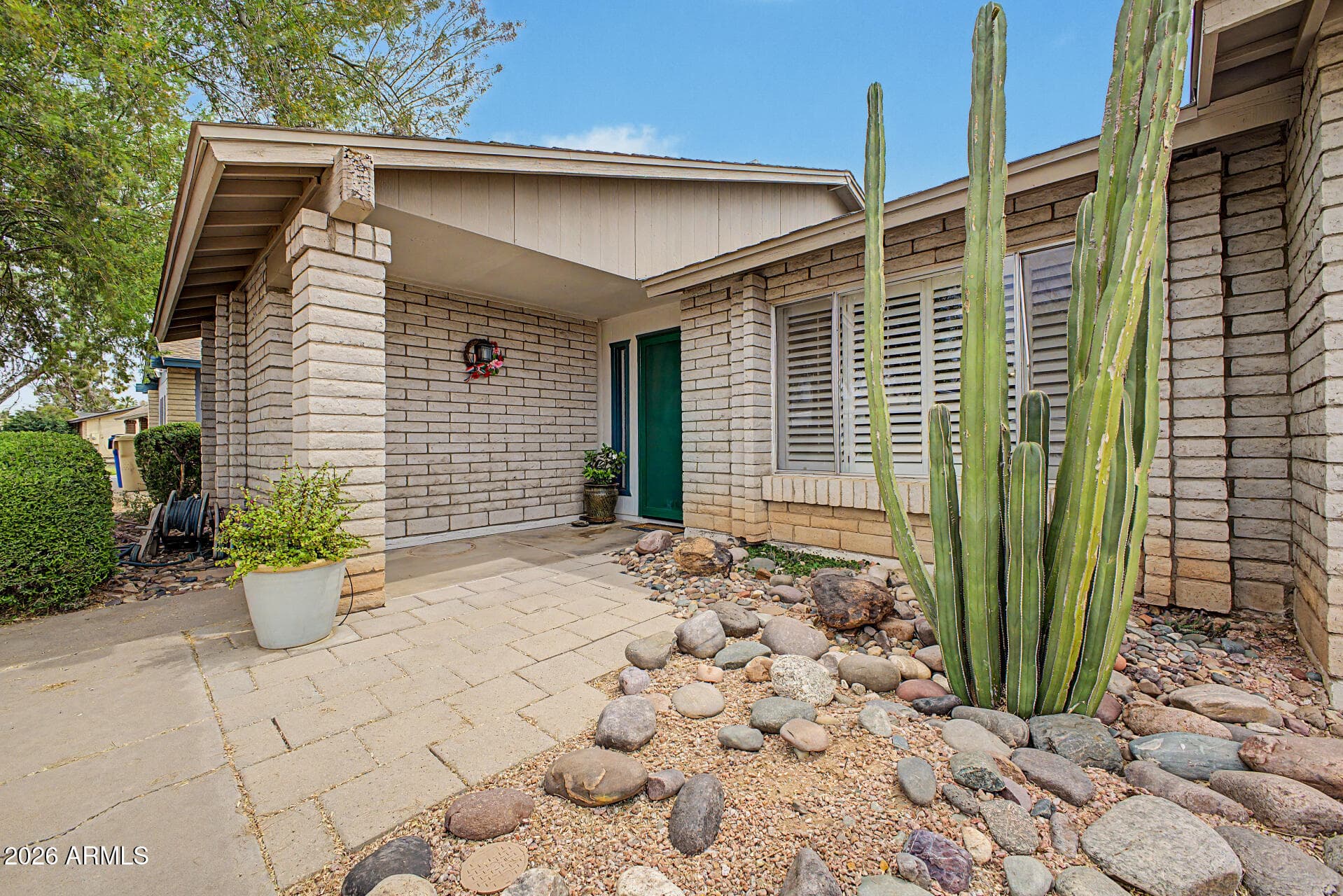 6425 W Mission Ln — photo 2