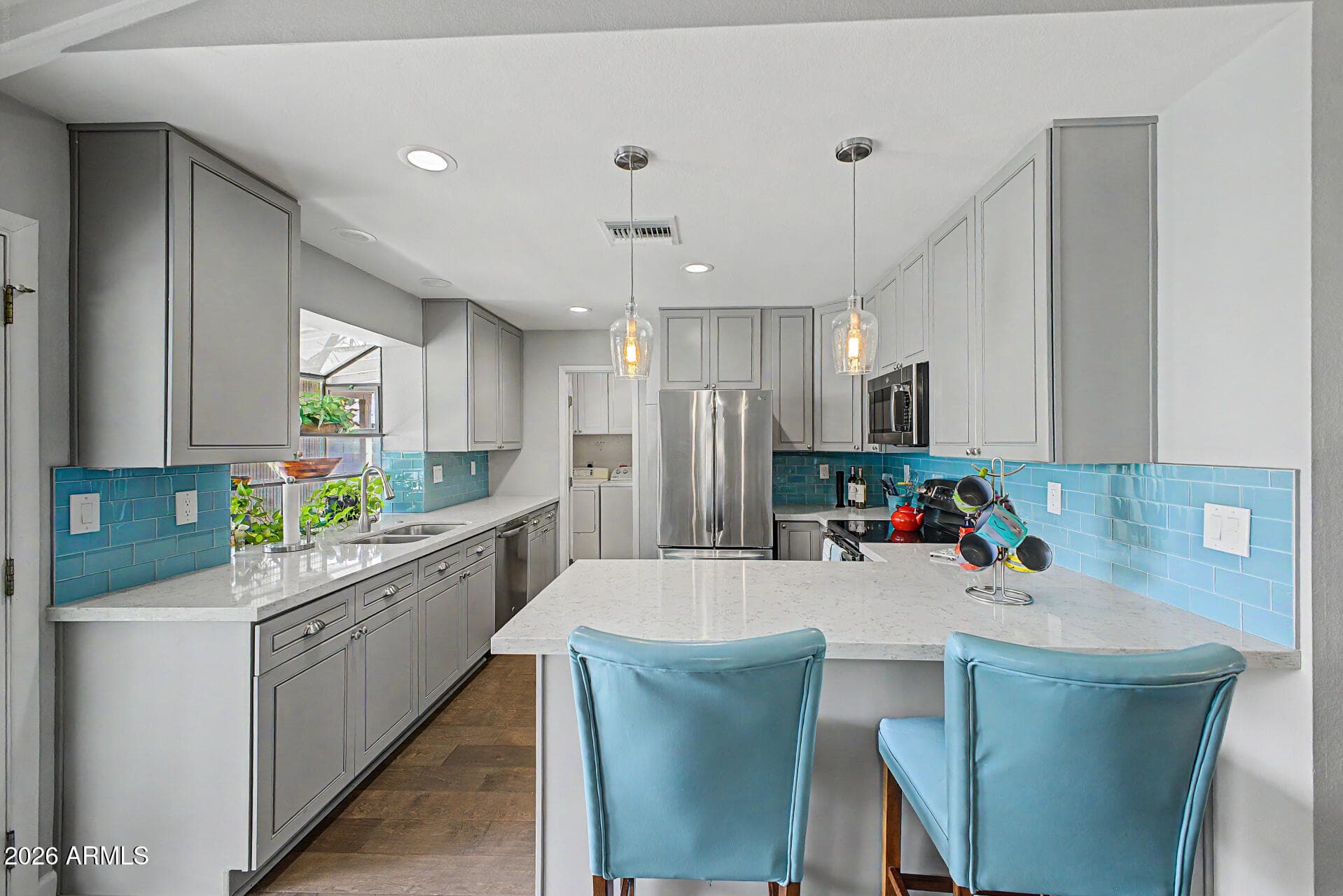 6425 W Mission Ln — photo 1