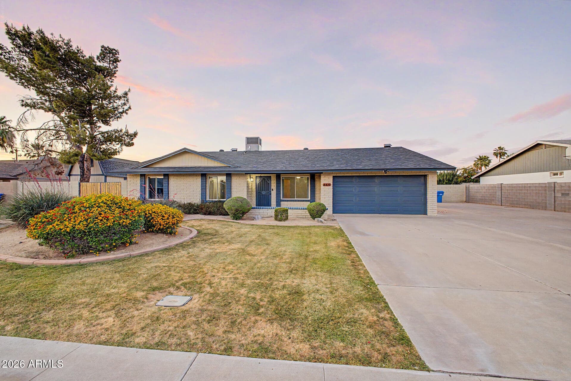 4416 E Kelton Ln — photo 1