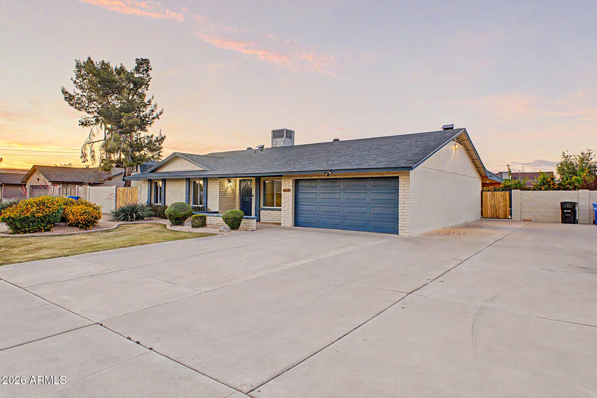 4416 E Kelton Ln — photo 2