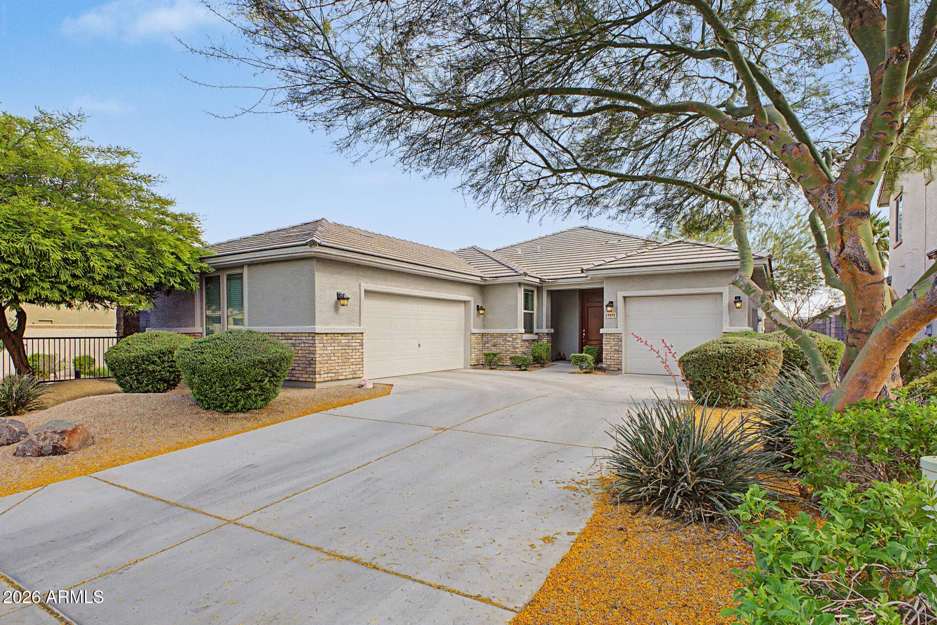 15871 W Port Royale Ln — photo 2