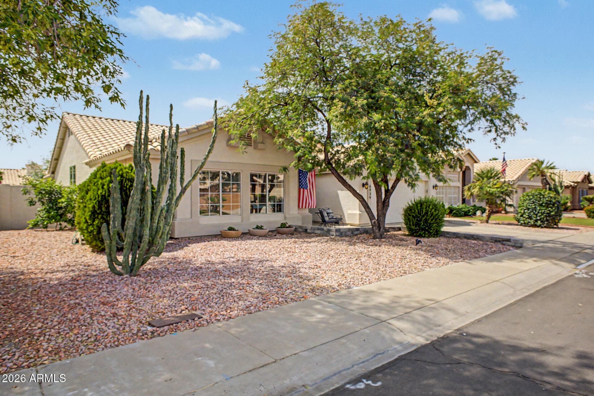 6939 W Robin Ln — photo 2