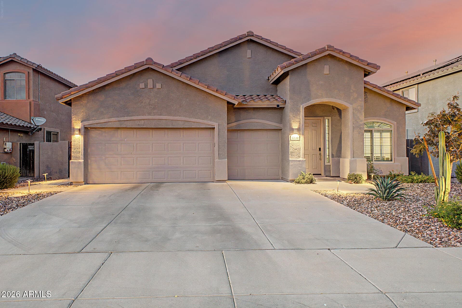 7236 W Paradise Ln — photo 1