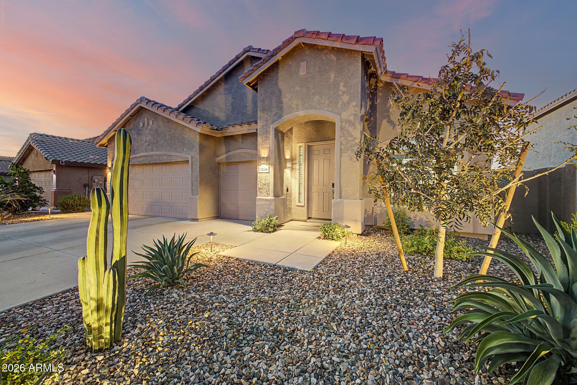 7236 W Paradise Ln — photo 2