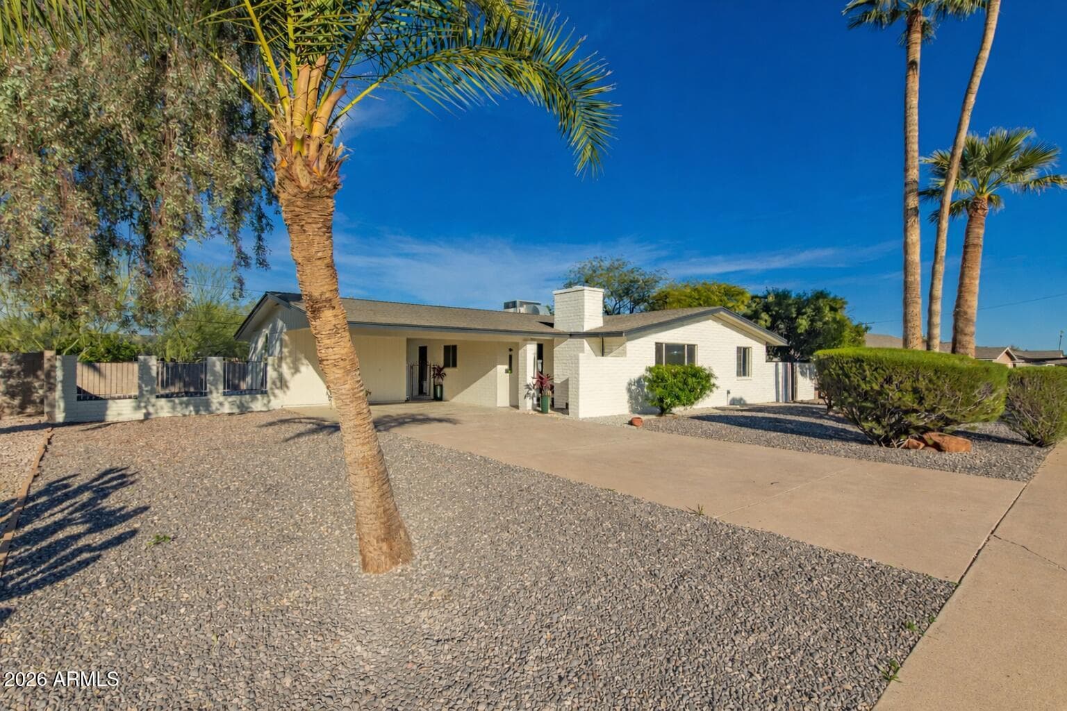 2834 E Shangri La Rd — photo 2
