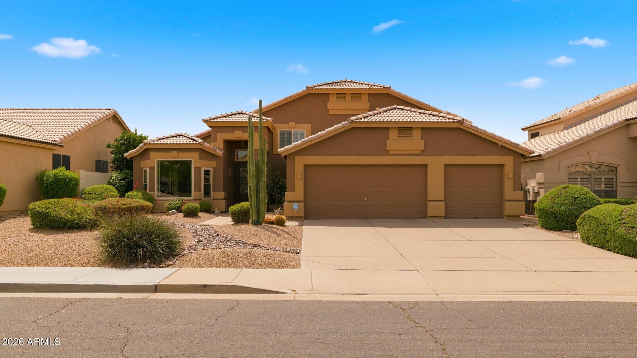 4319 E Morning Vista Ln — photo 2