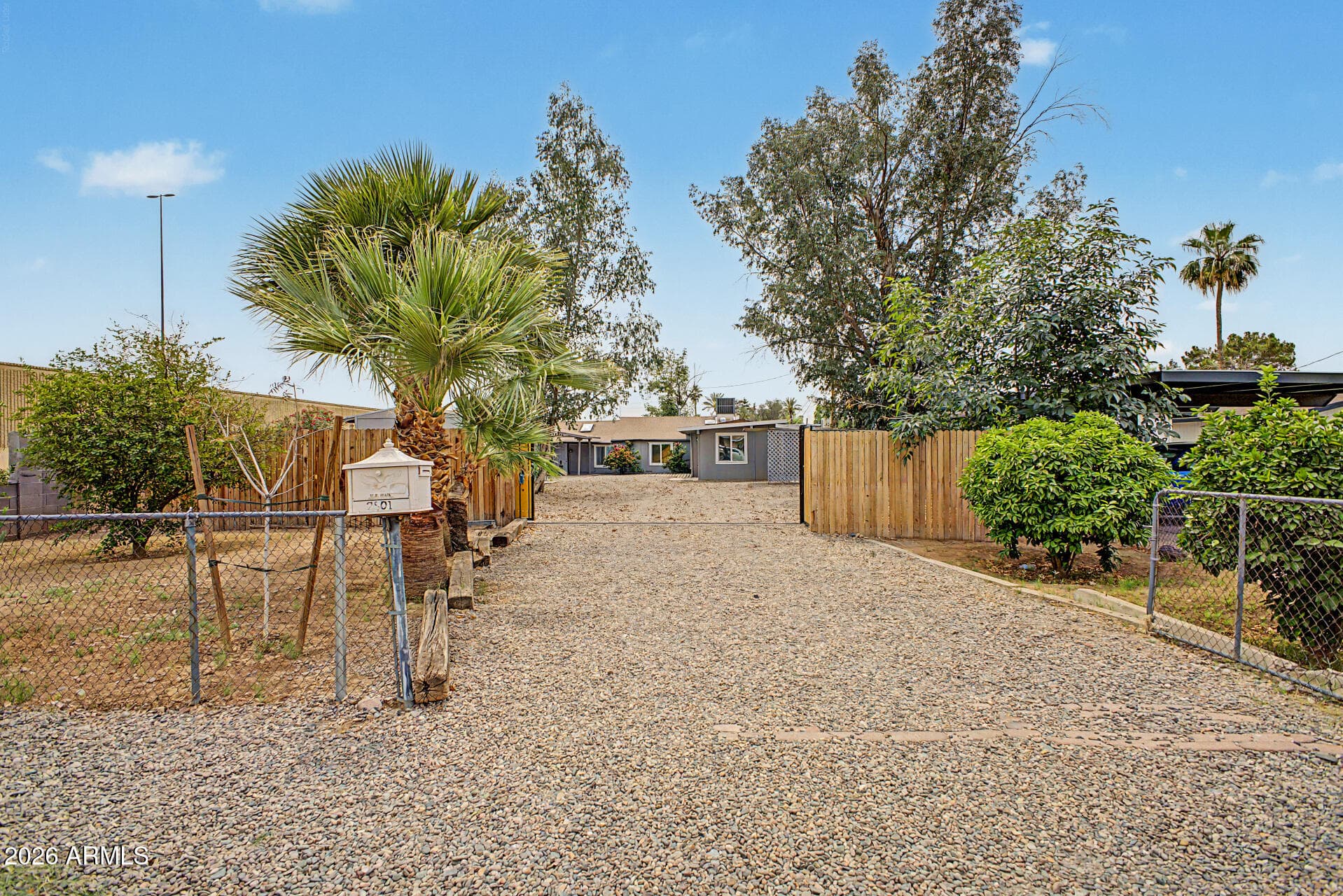 2501 W Hayward Ave — photo 1