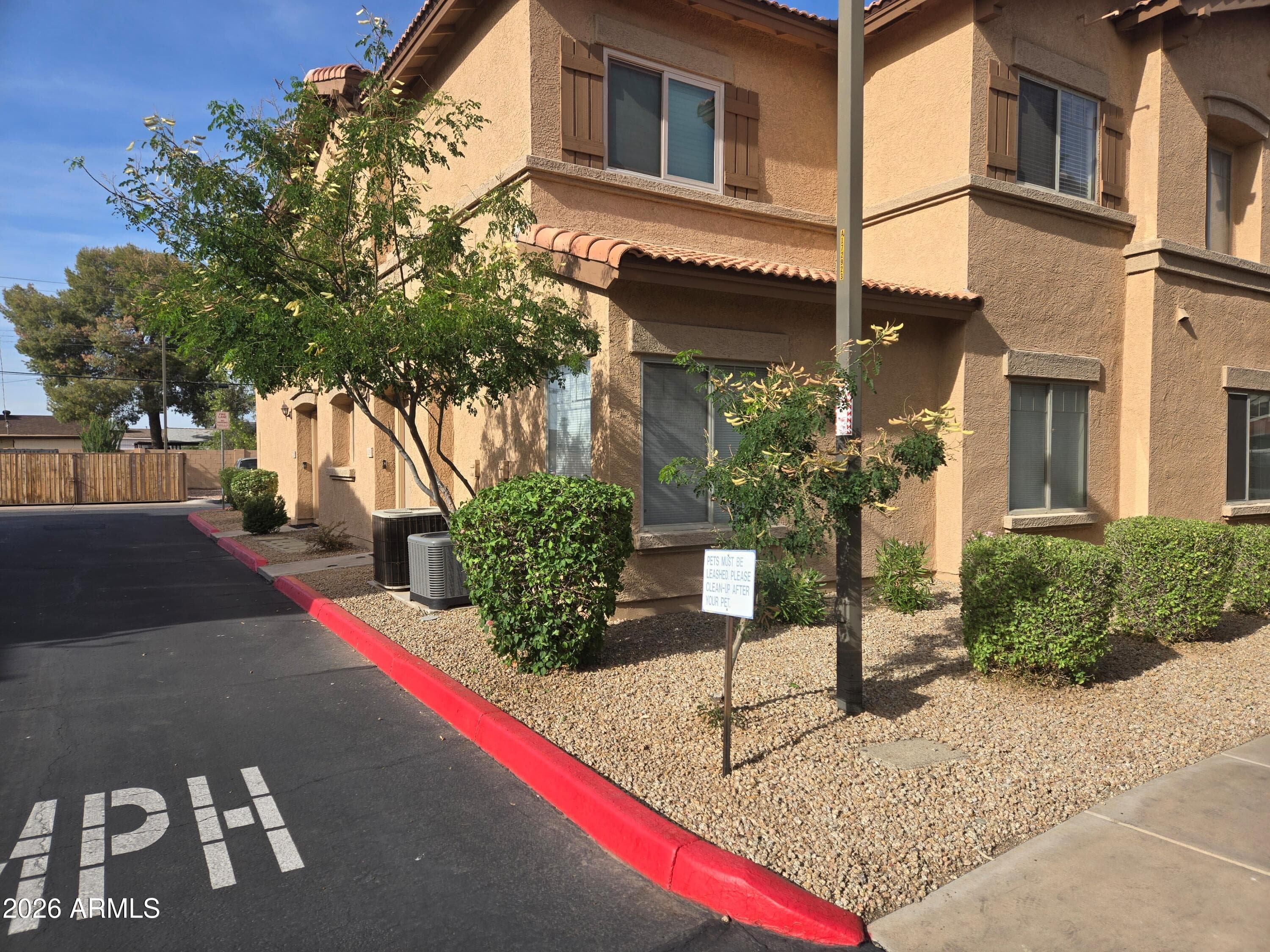 805 S SYCAMORE -- - Photo 3