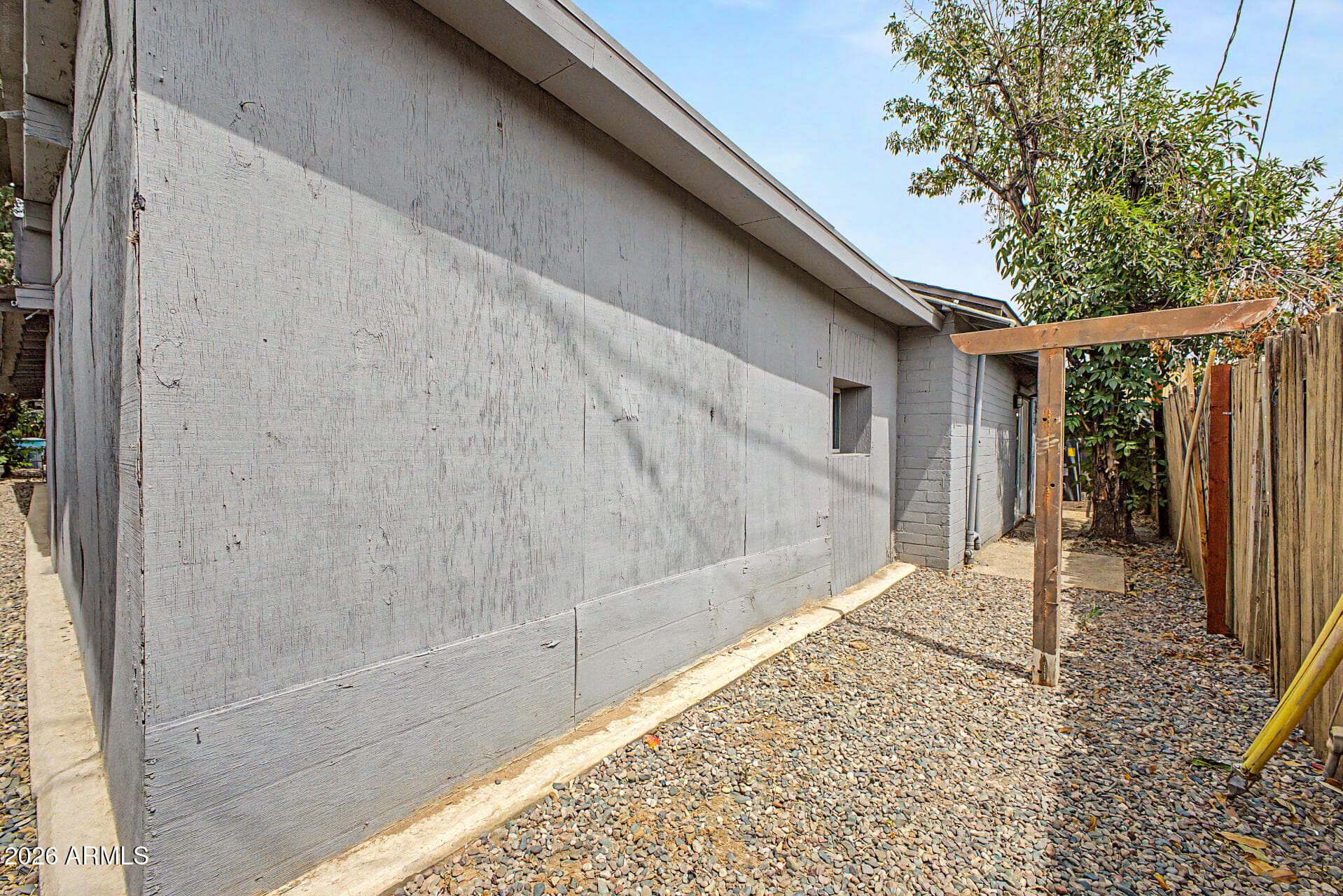 2501 W Hayward Ave — photo 35