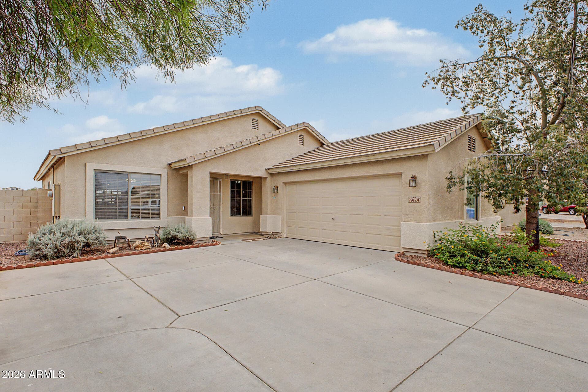 6929 S 11TH DR - Photo 4
