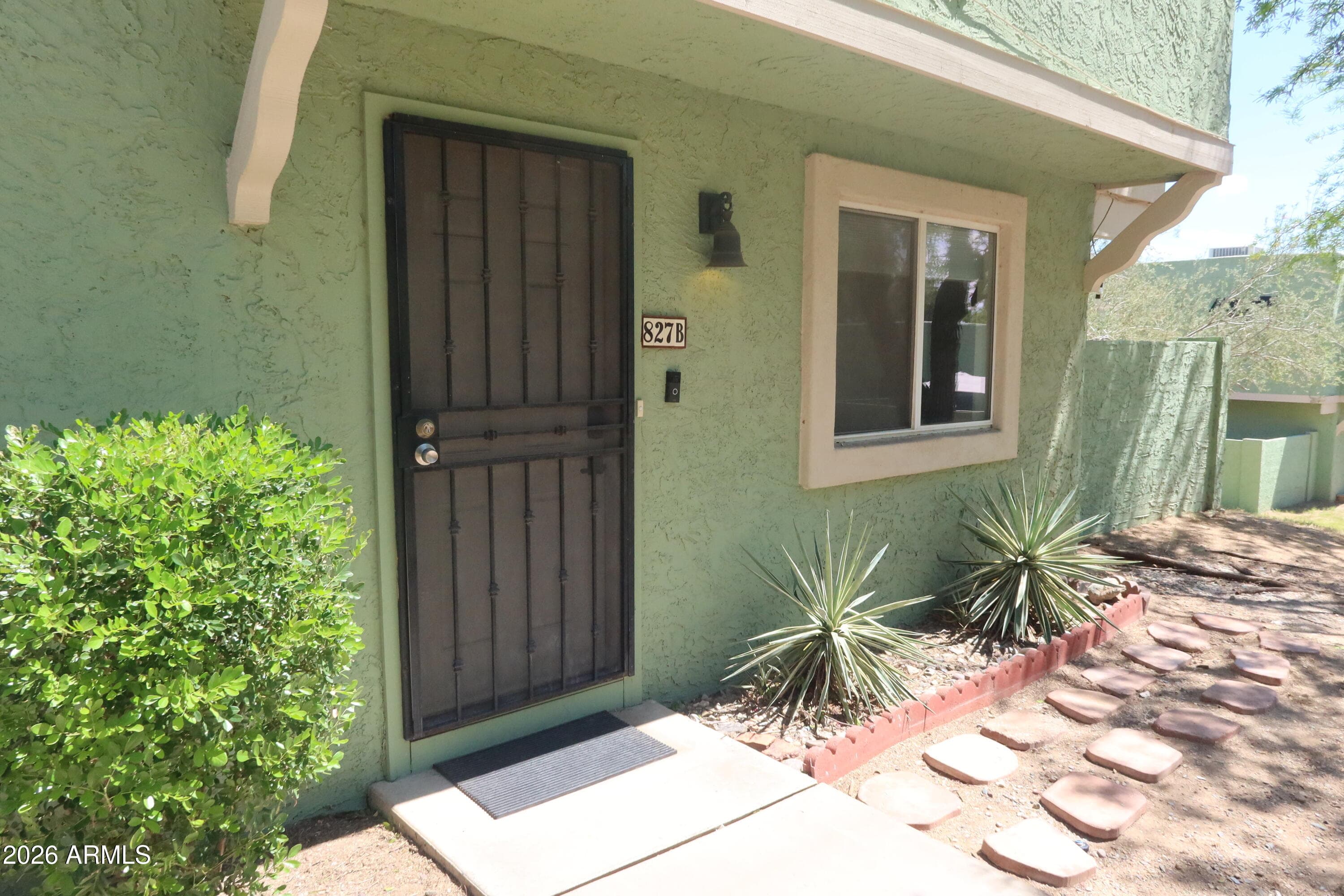 827 E Cochise Dr B — photo 1