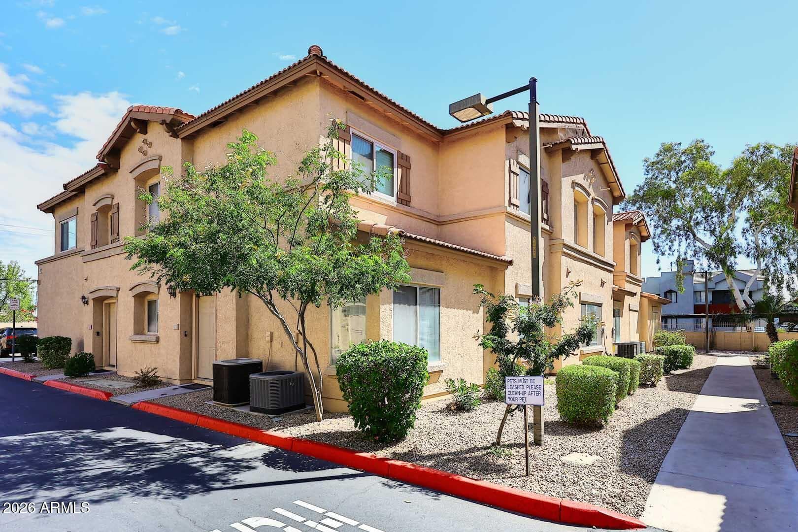 805 S SYCAMORE -- - Photo 1