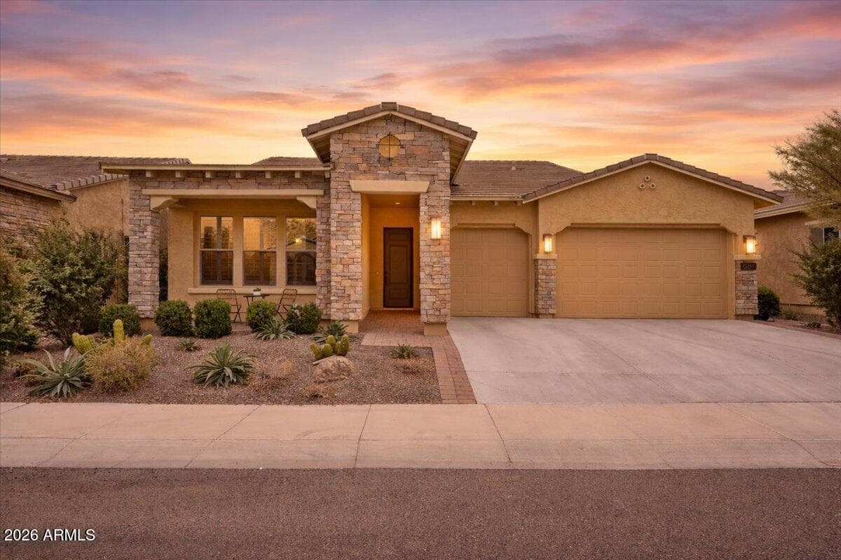 21247 W MEADOWBROOK AVE - Photo 1