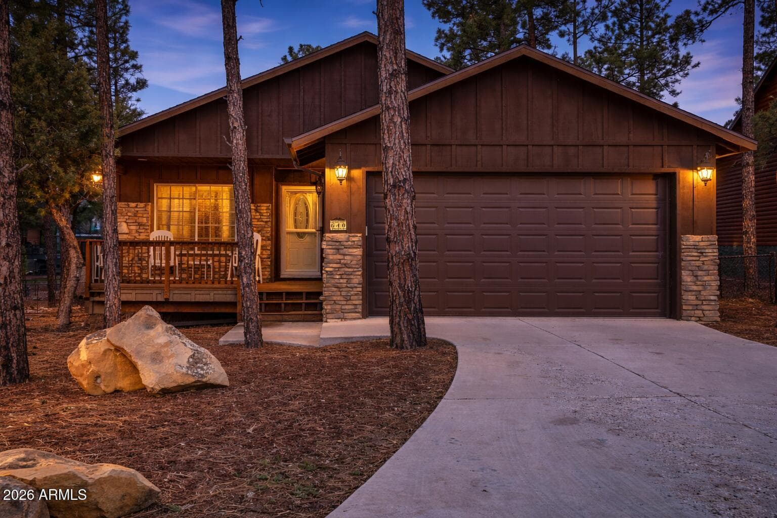 640 S Mountain Pines Ave — photo 1