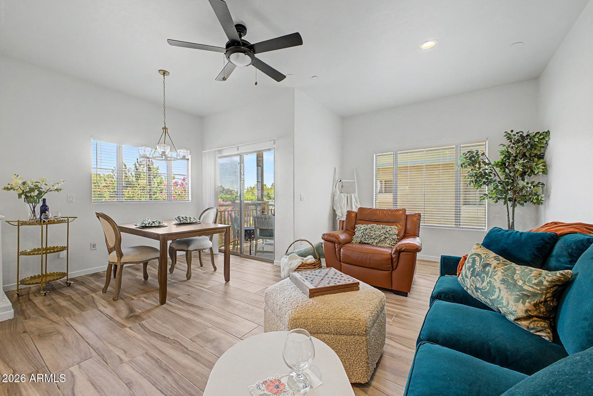 815 E ROSE LN - Photo 4