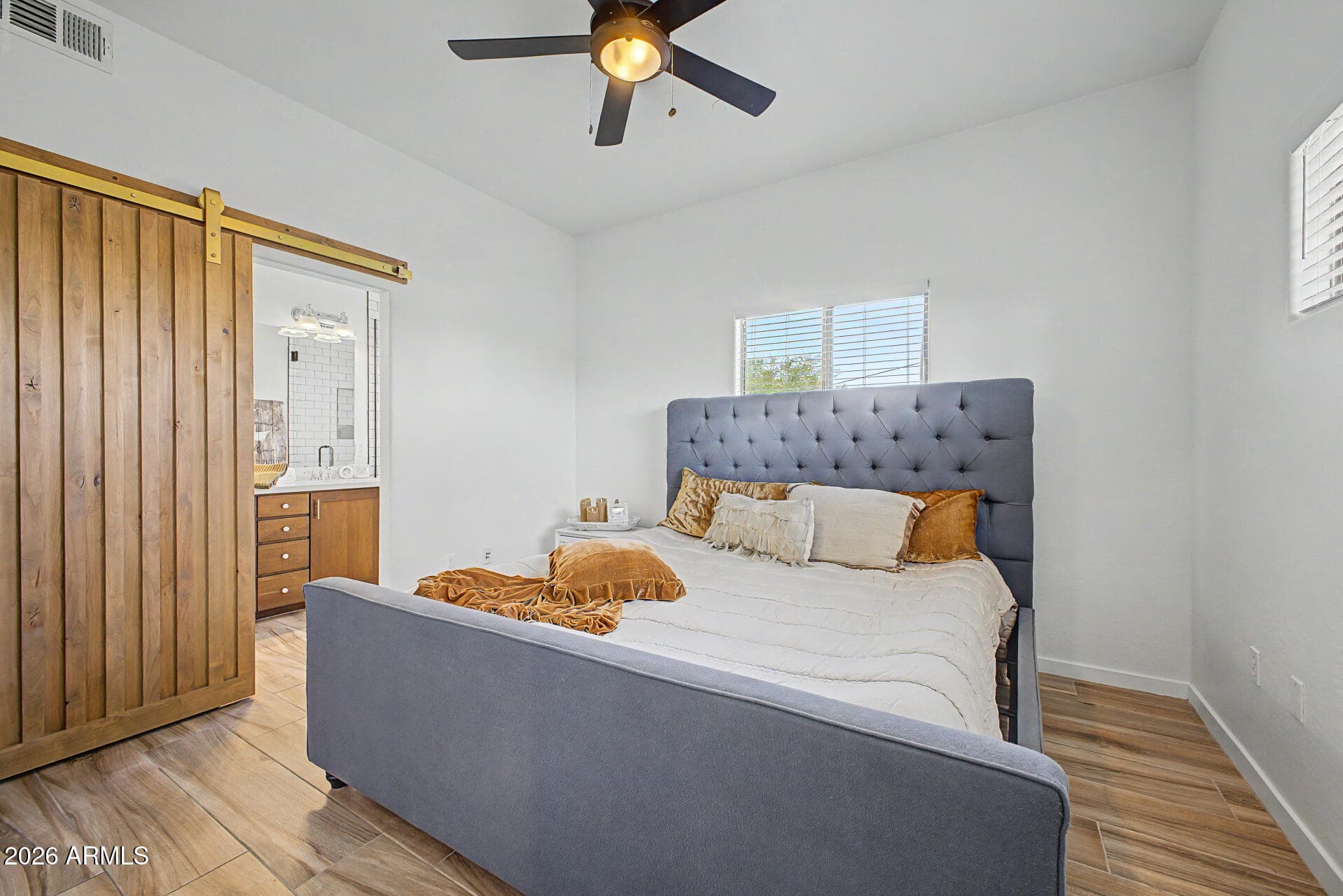 815 E ROSE LN - Photo 2