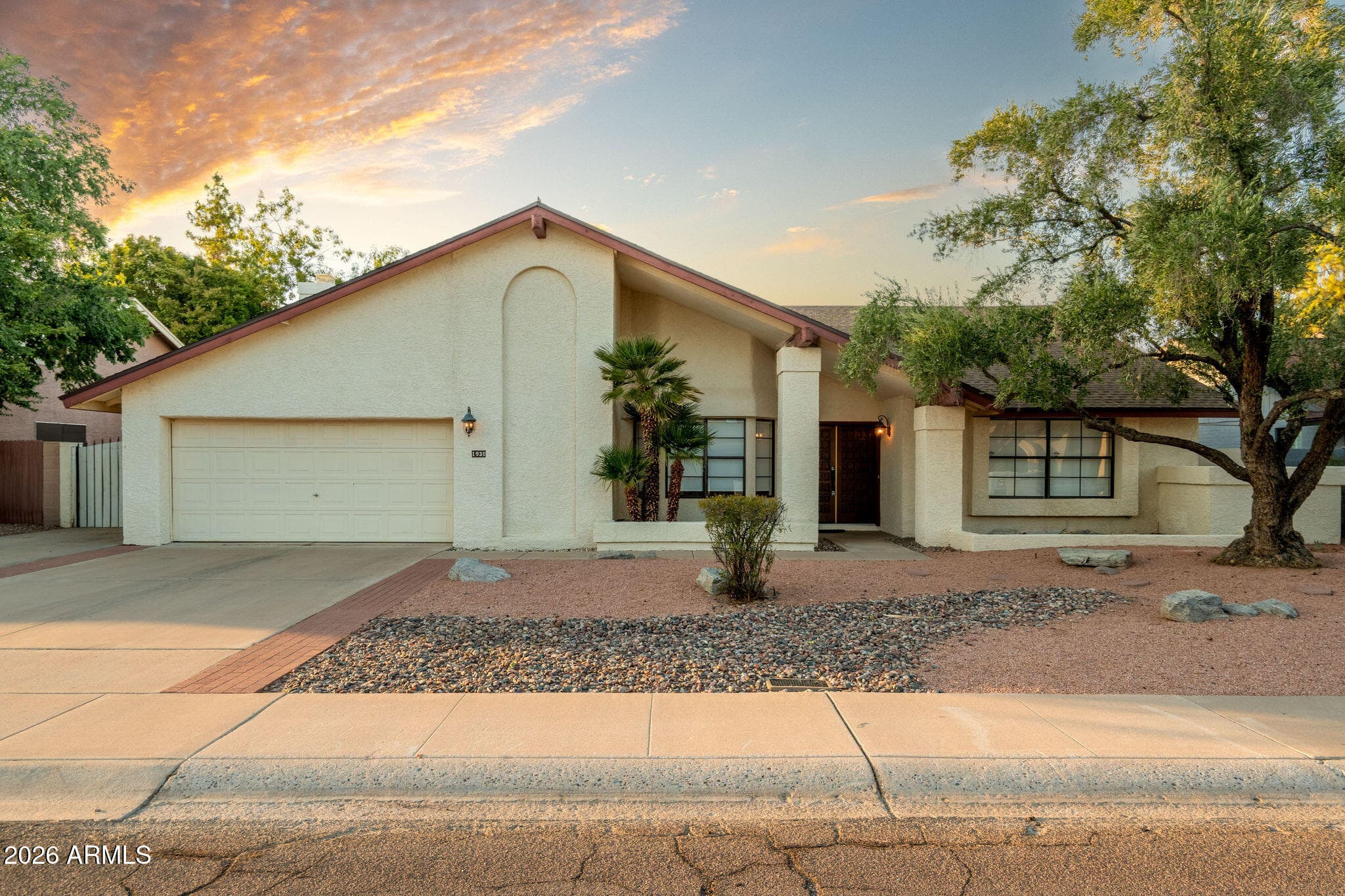 1930 E Dawn Dr — photo 1