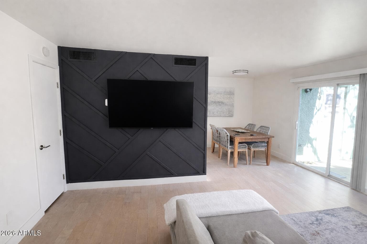 827 E Cochise Dr B — photo 2