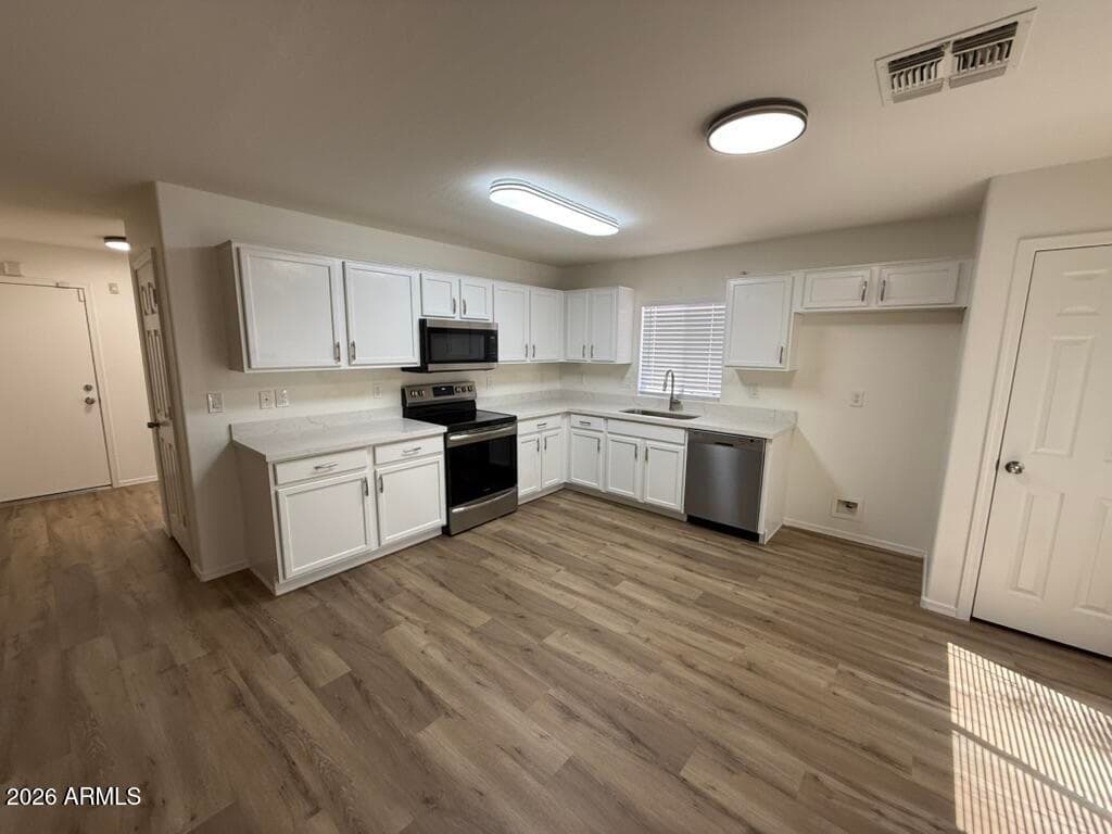 12009 W Holly St — photo 2