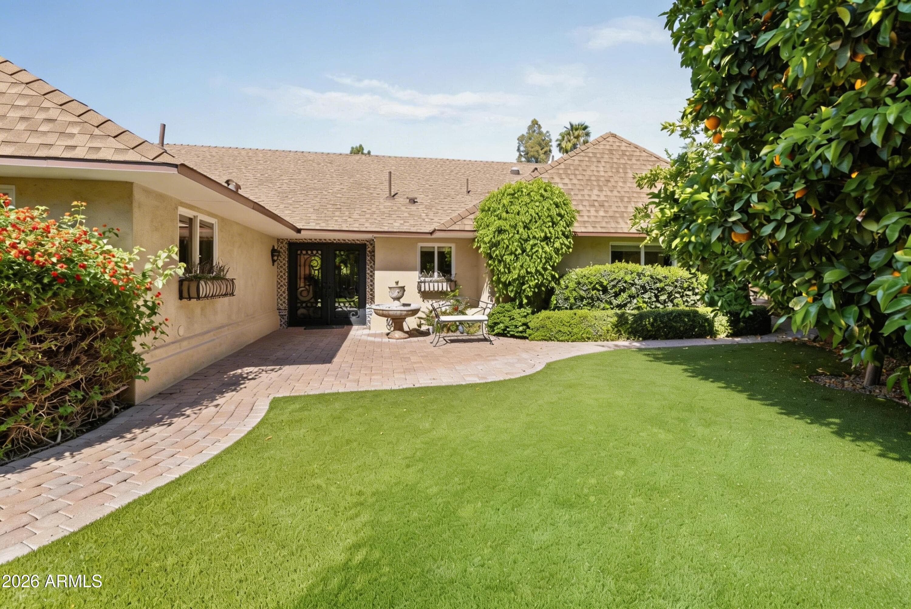 2126 E Pasadena Ave — photo 1