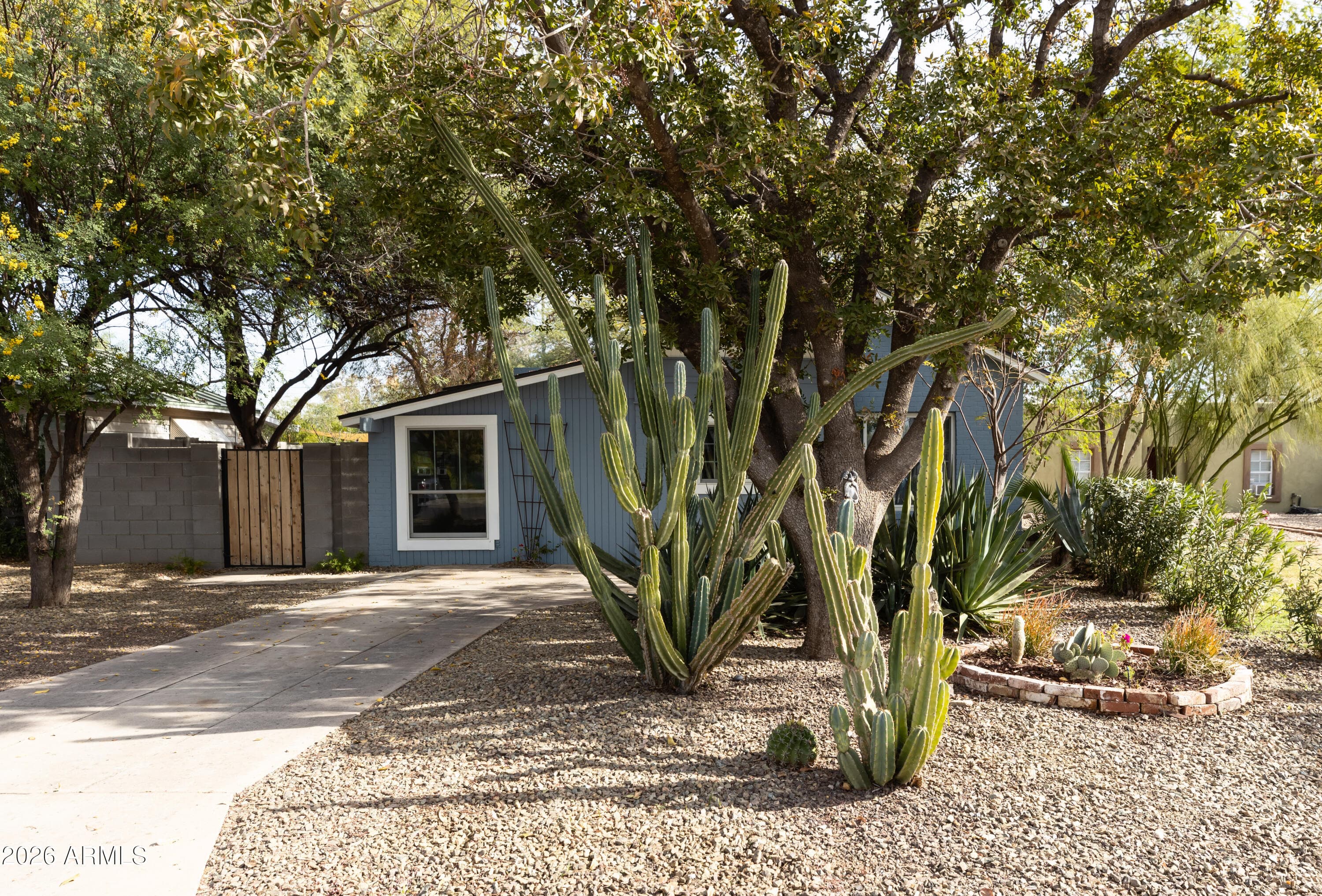3715 N 9th Pl — photo 2