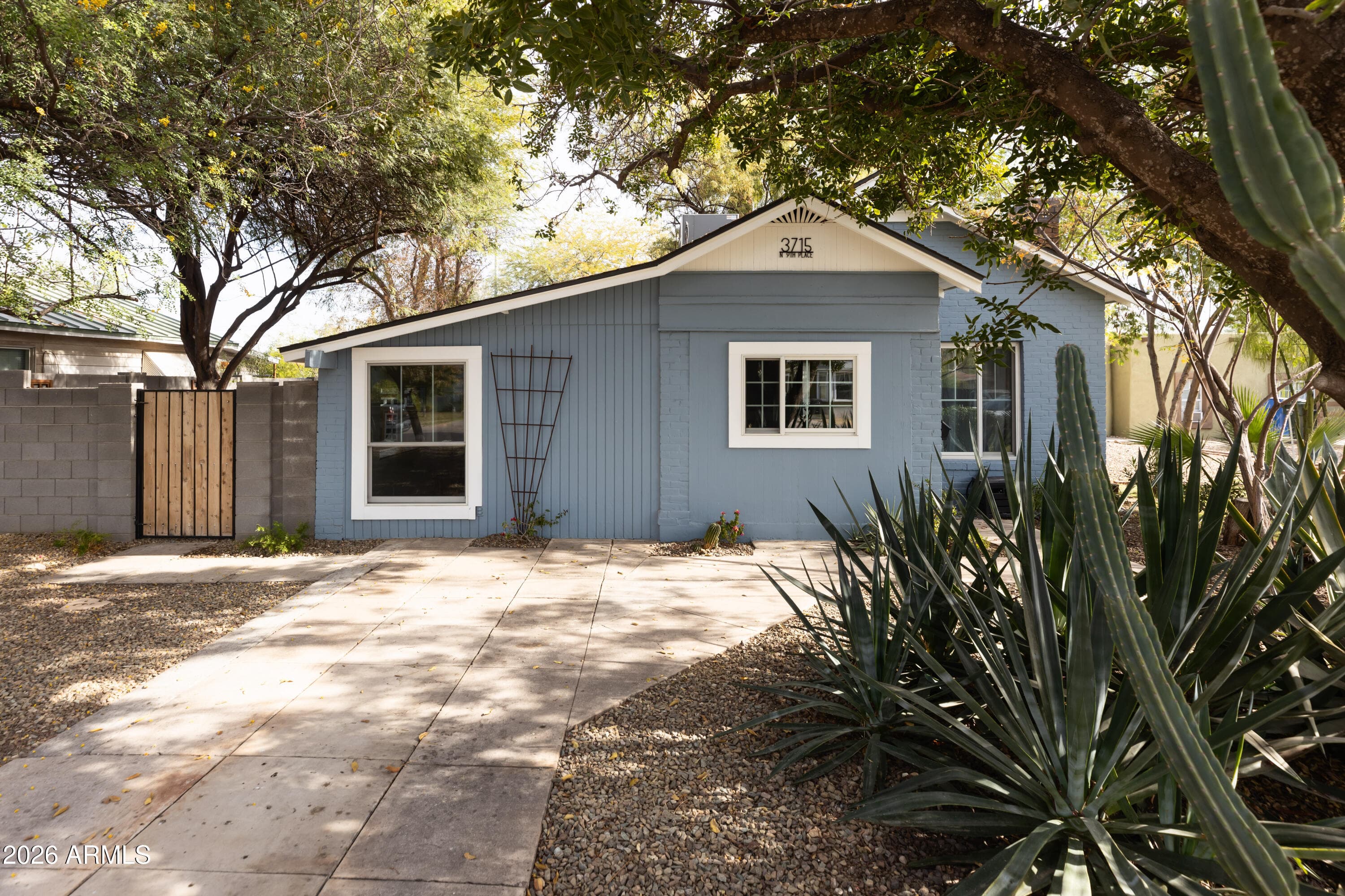 3715 N 9th Pl — photo 1