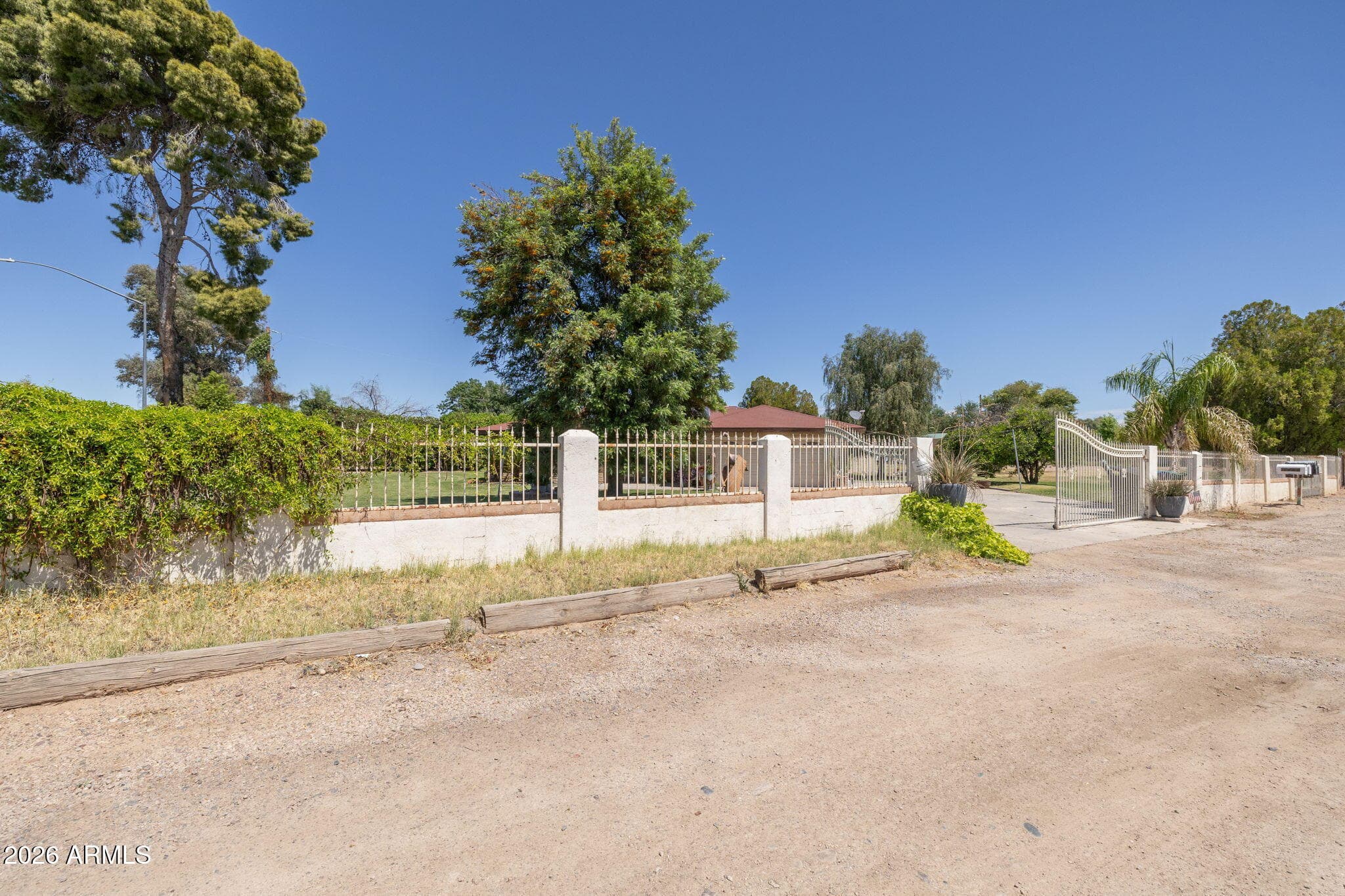 1725 N LINDSAY RD - Photo 4