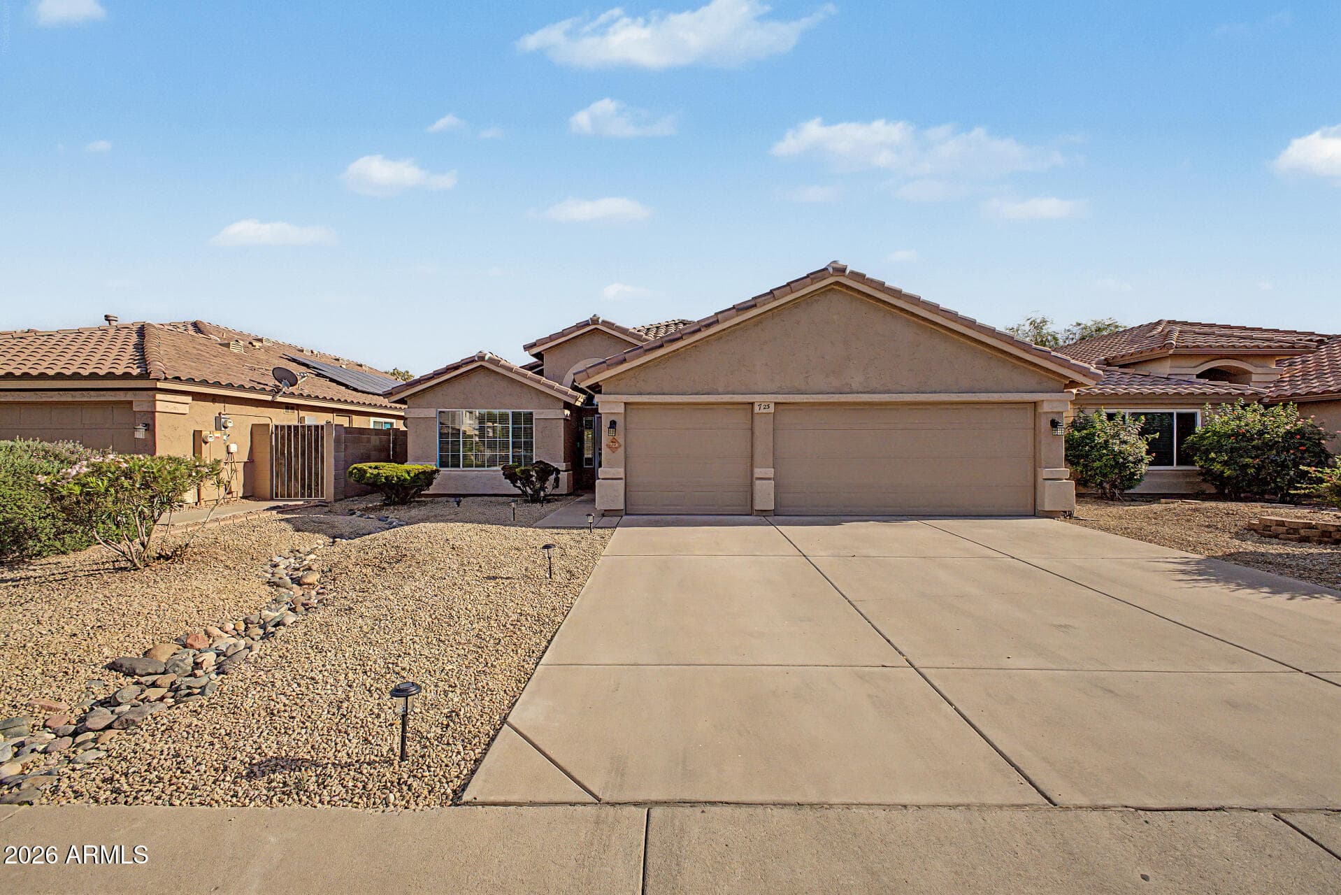 723 W Douglas Ave — photo 1