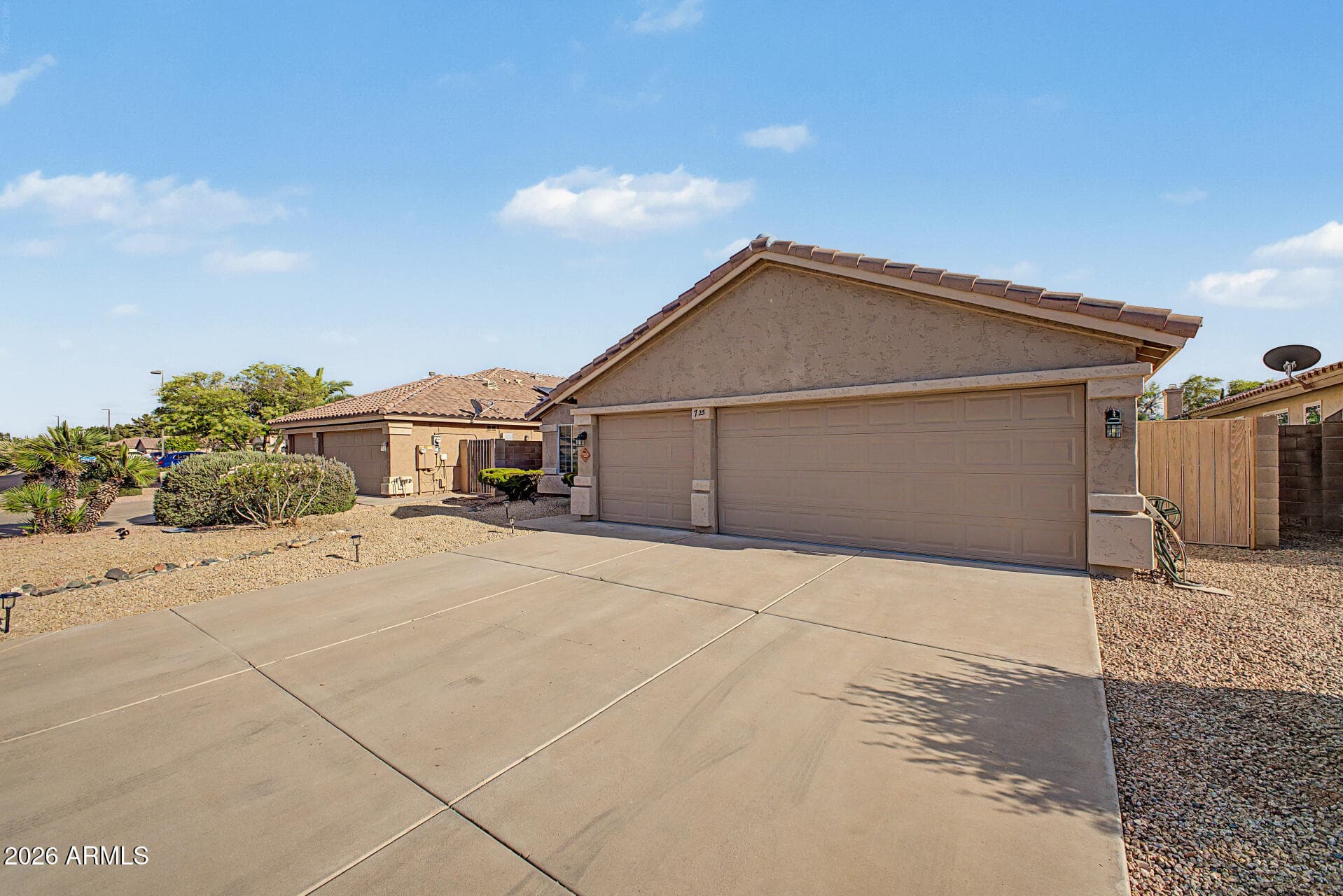 723 W Douglas Ave — photo 2