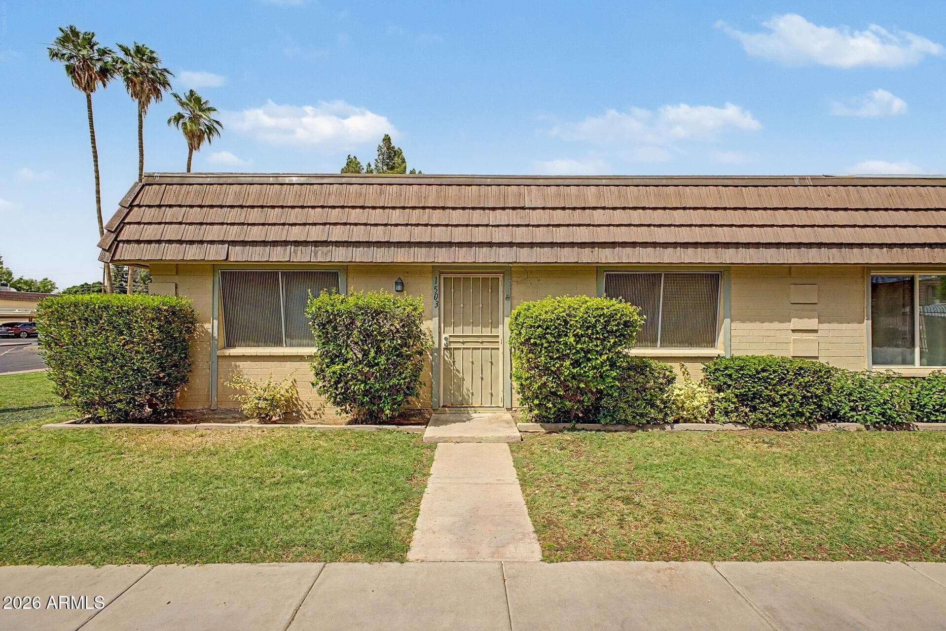 1503 E Newport Dr — photo 2
