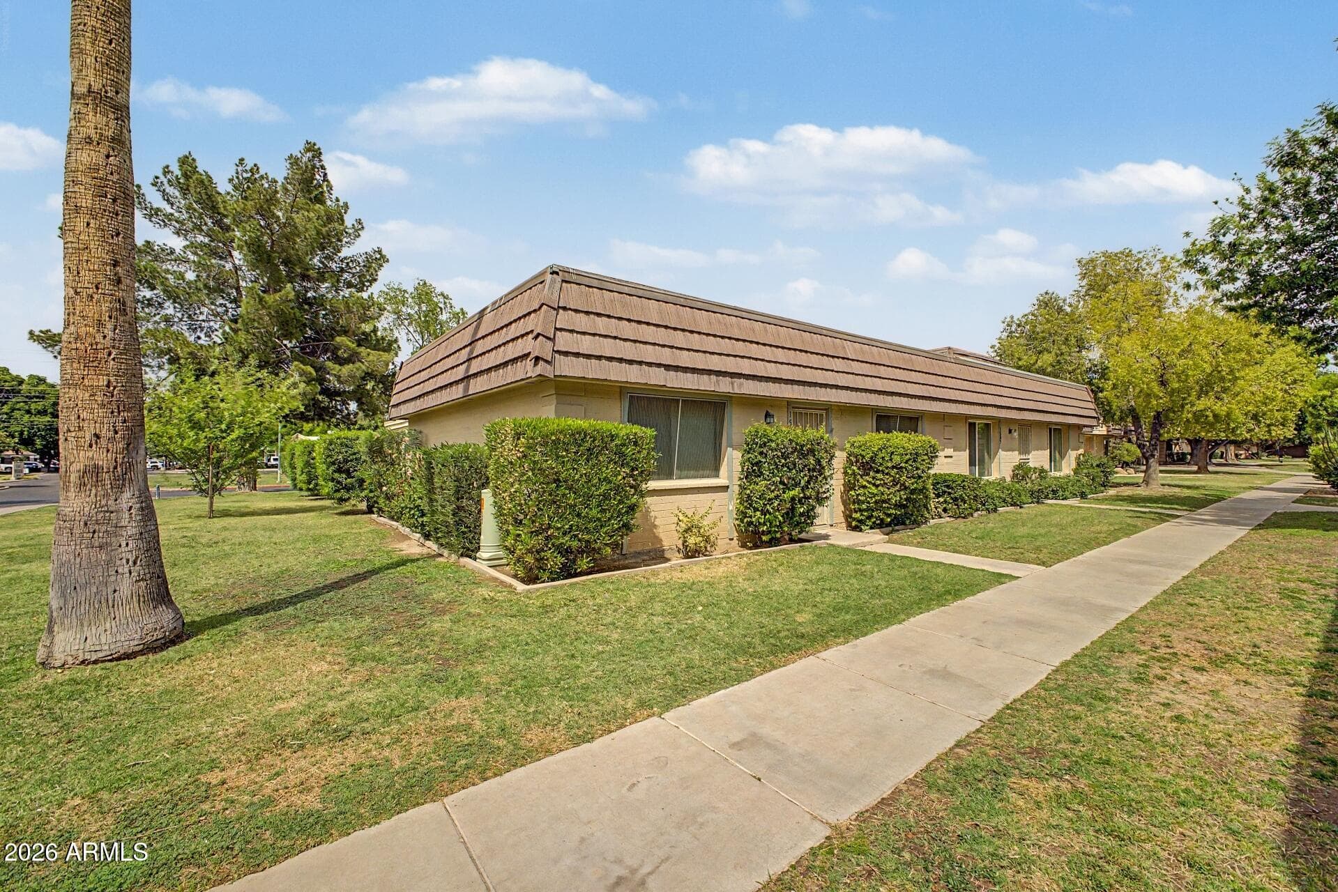 1503 E Newport Dr — photo 1