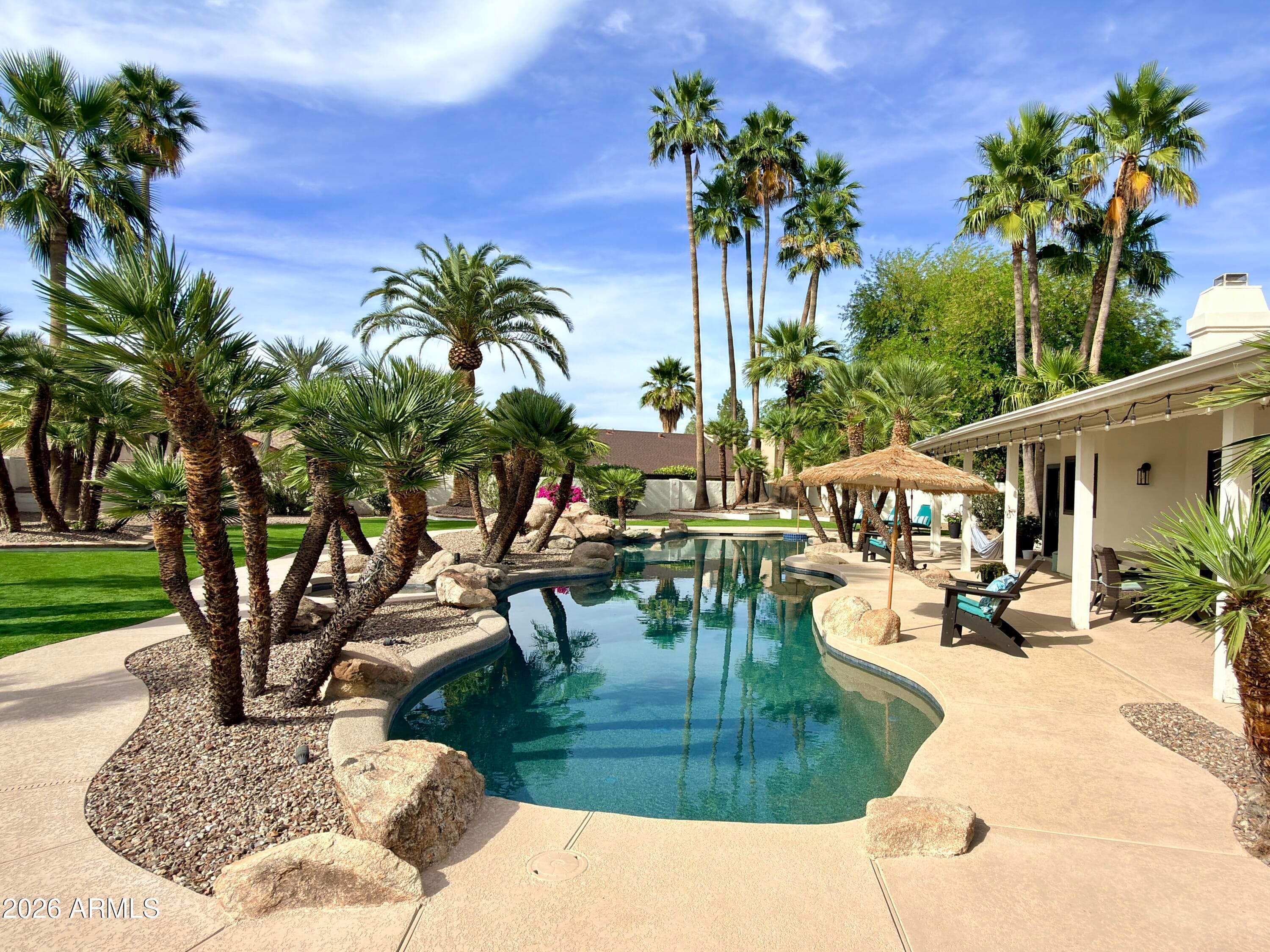 1390 N Valencia Dr — photo 1