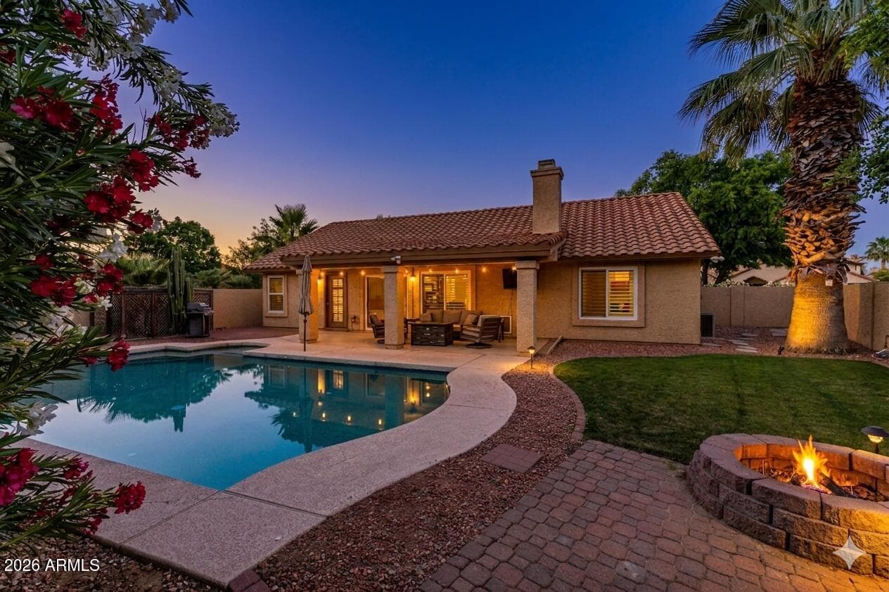 2330 W Myrtle Dr — photo 1