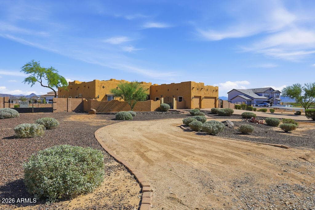 1506 E Red Range Way — photo 1