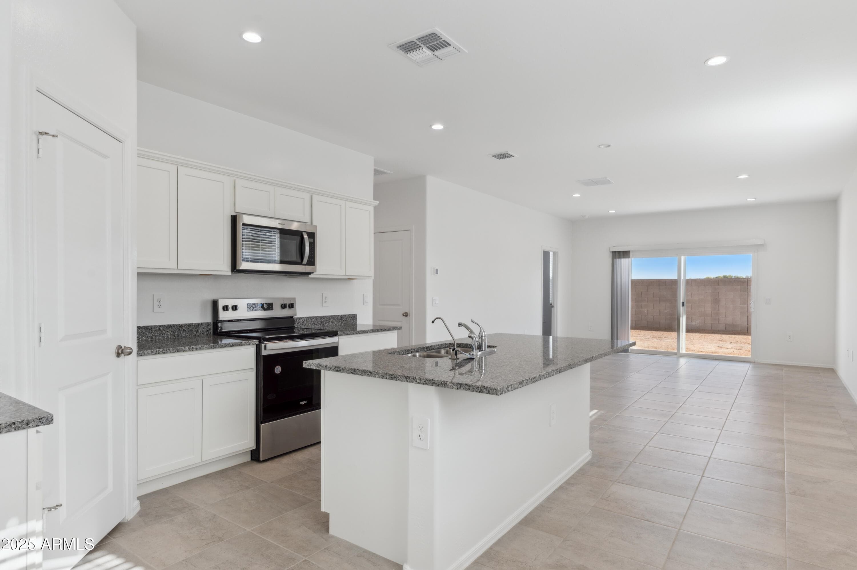 1416 W Shannons Way — photo 1