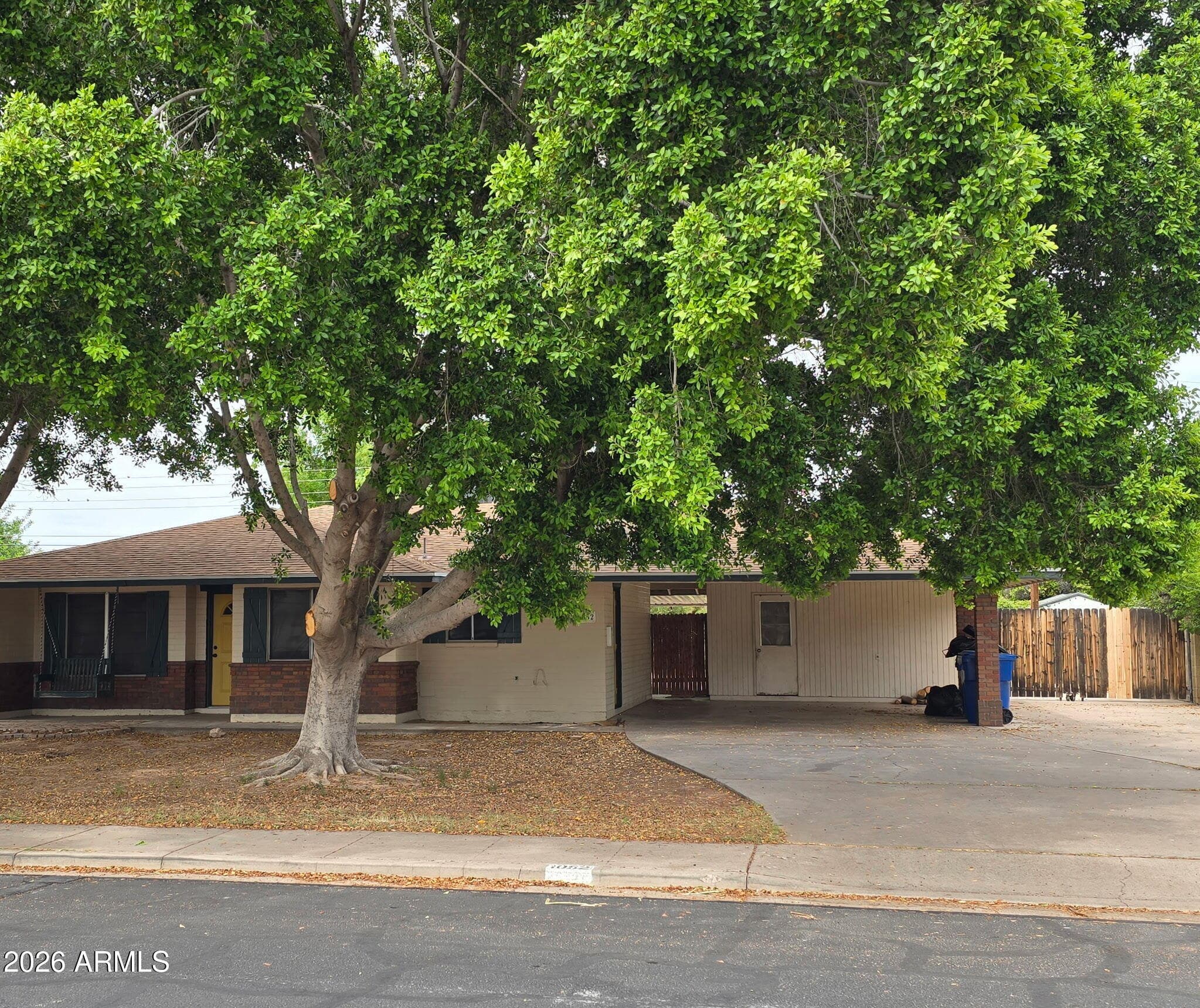 1052 E 8th Pl — photo 2