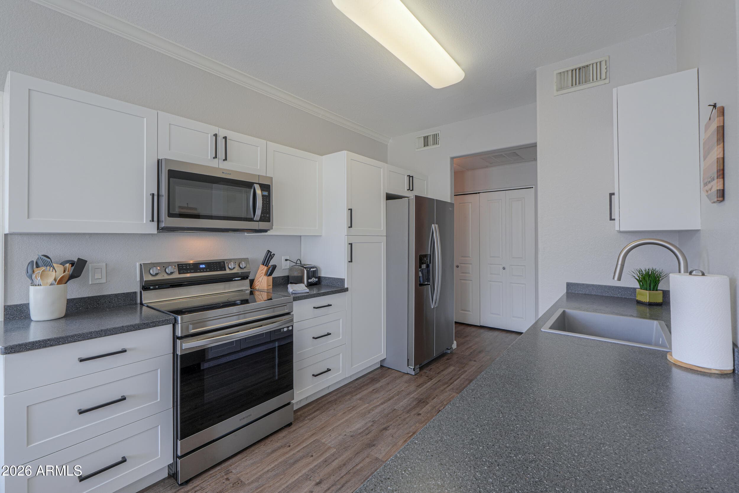 1941 S Pierpont Dr 1062 — photo 2