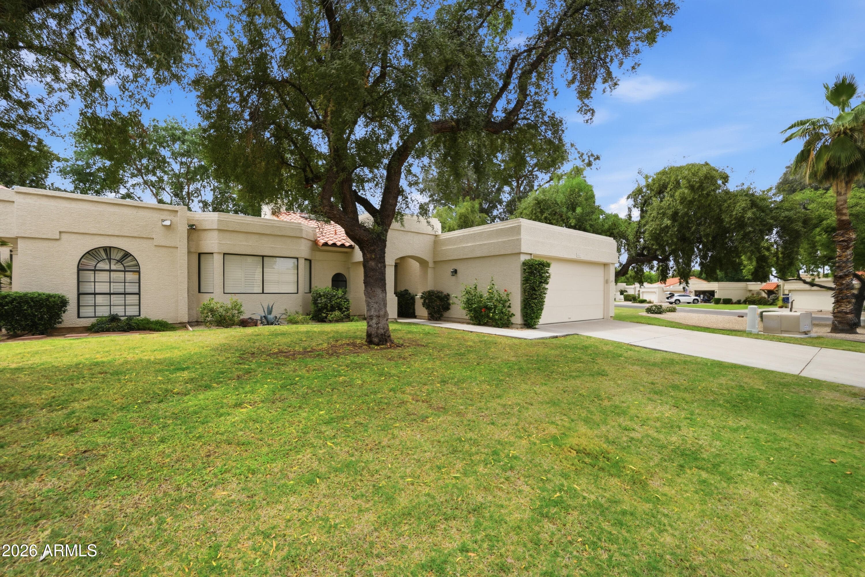 6315 E Kelton Ln — photo 2
