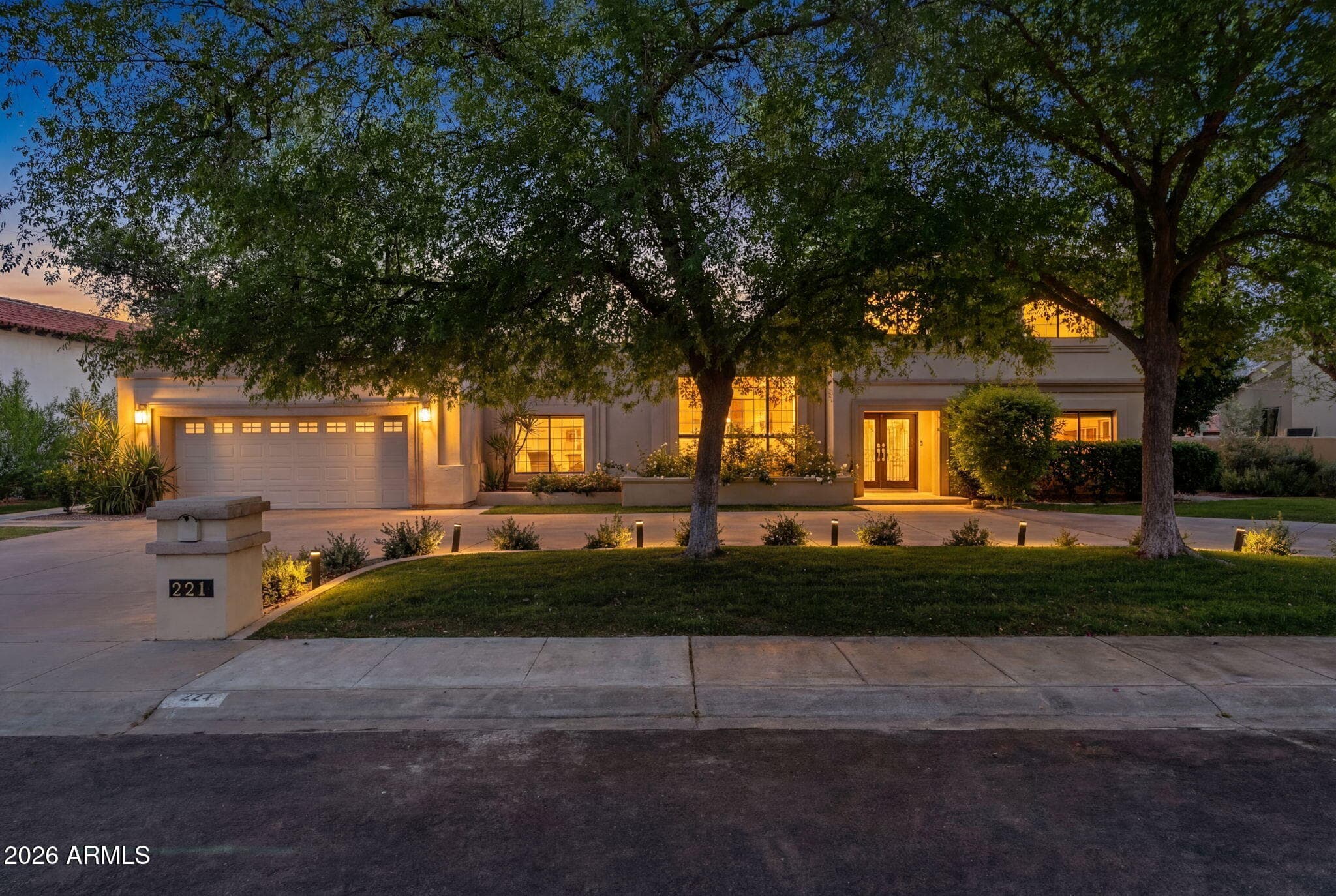 221 W Morten Ave — photo 2